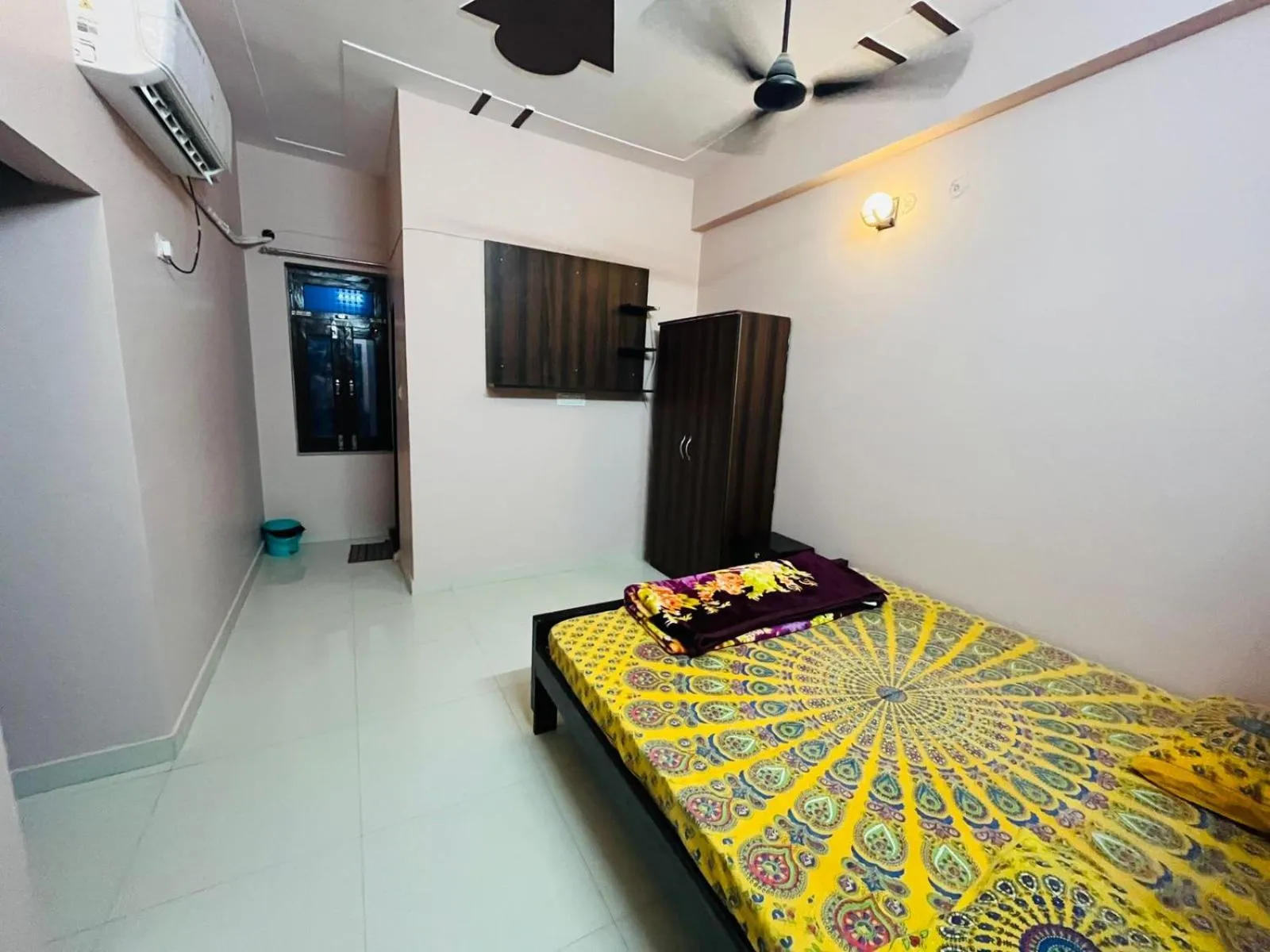 Shree Raj Homestay AC Room