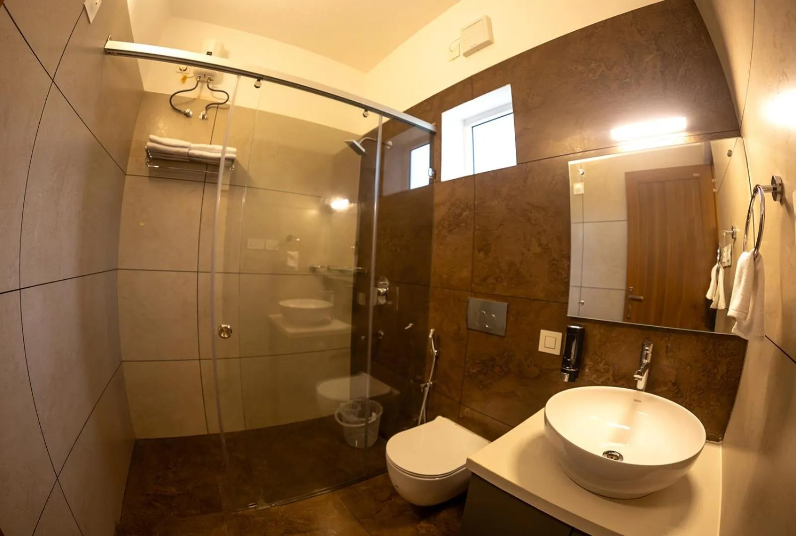 Shower in SandalMist Resort and Spa