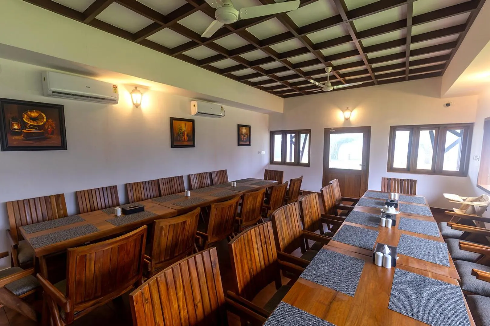 Restaurant/places to eat in SandalMist Resort and Spa