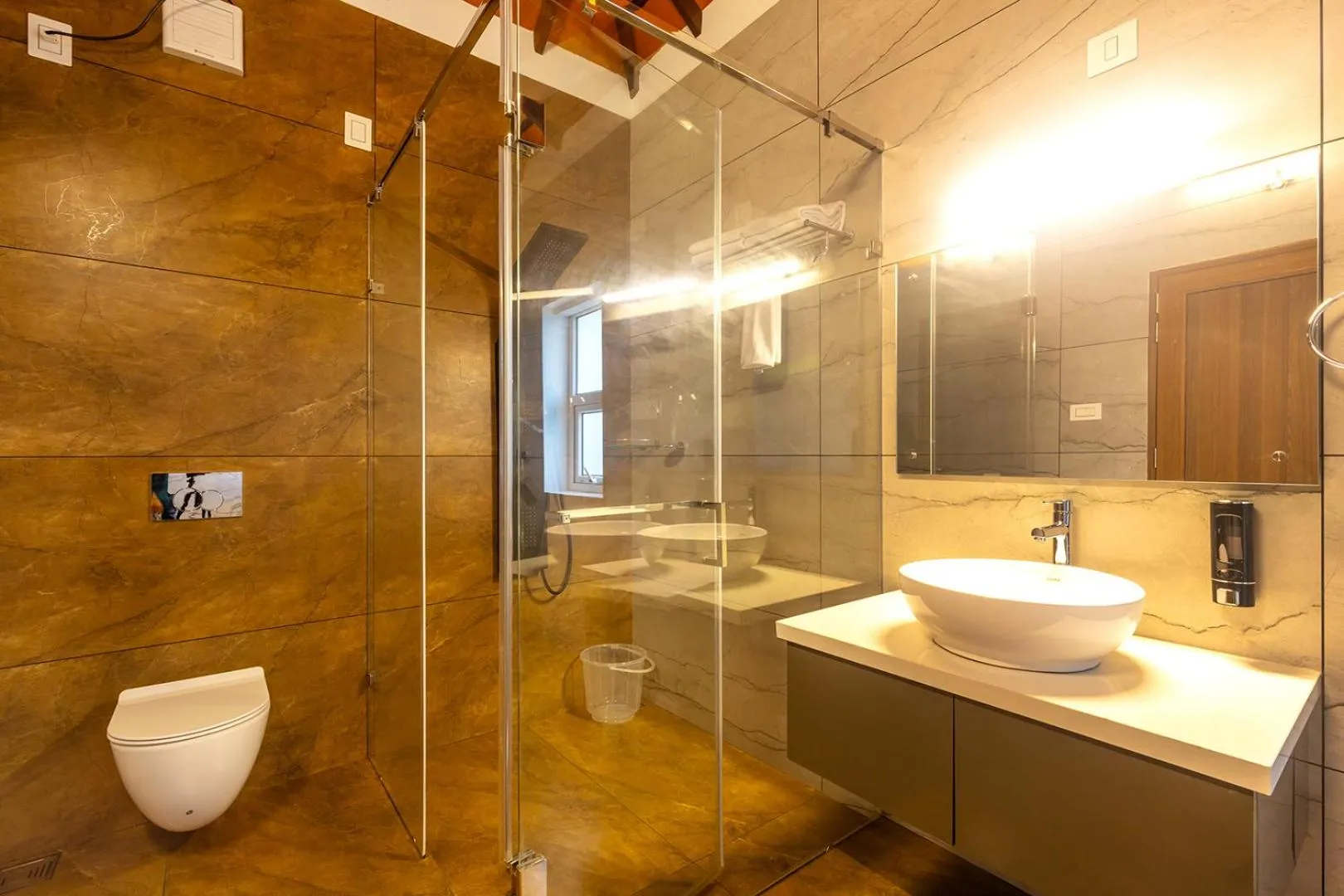 Shower in SandalMist Resort and Spa