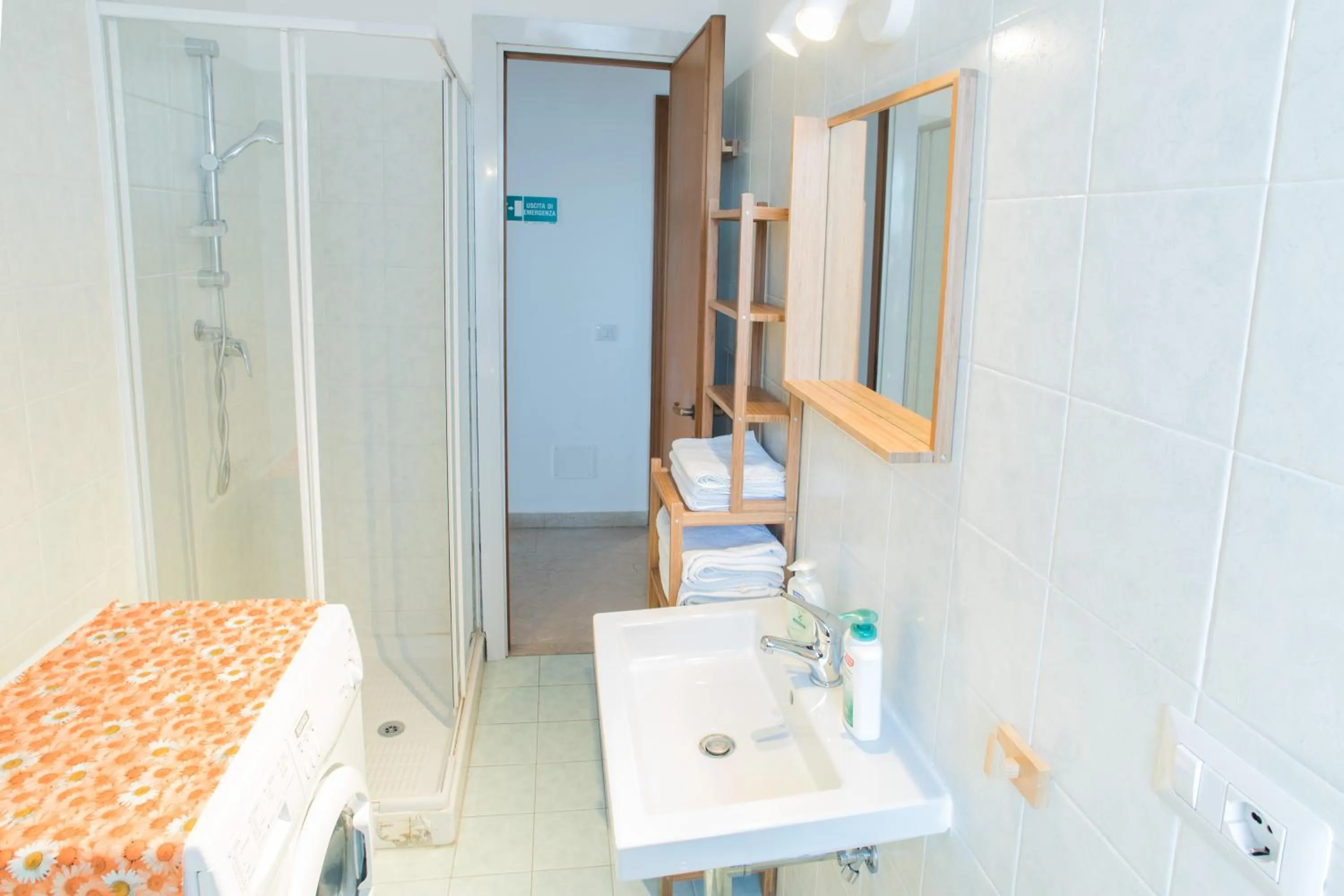 Bathroom, Bed in House in the City