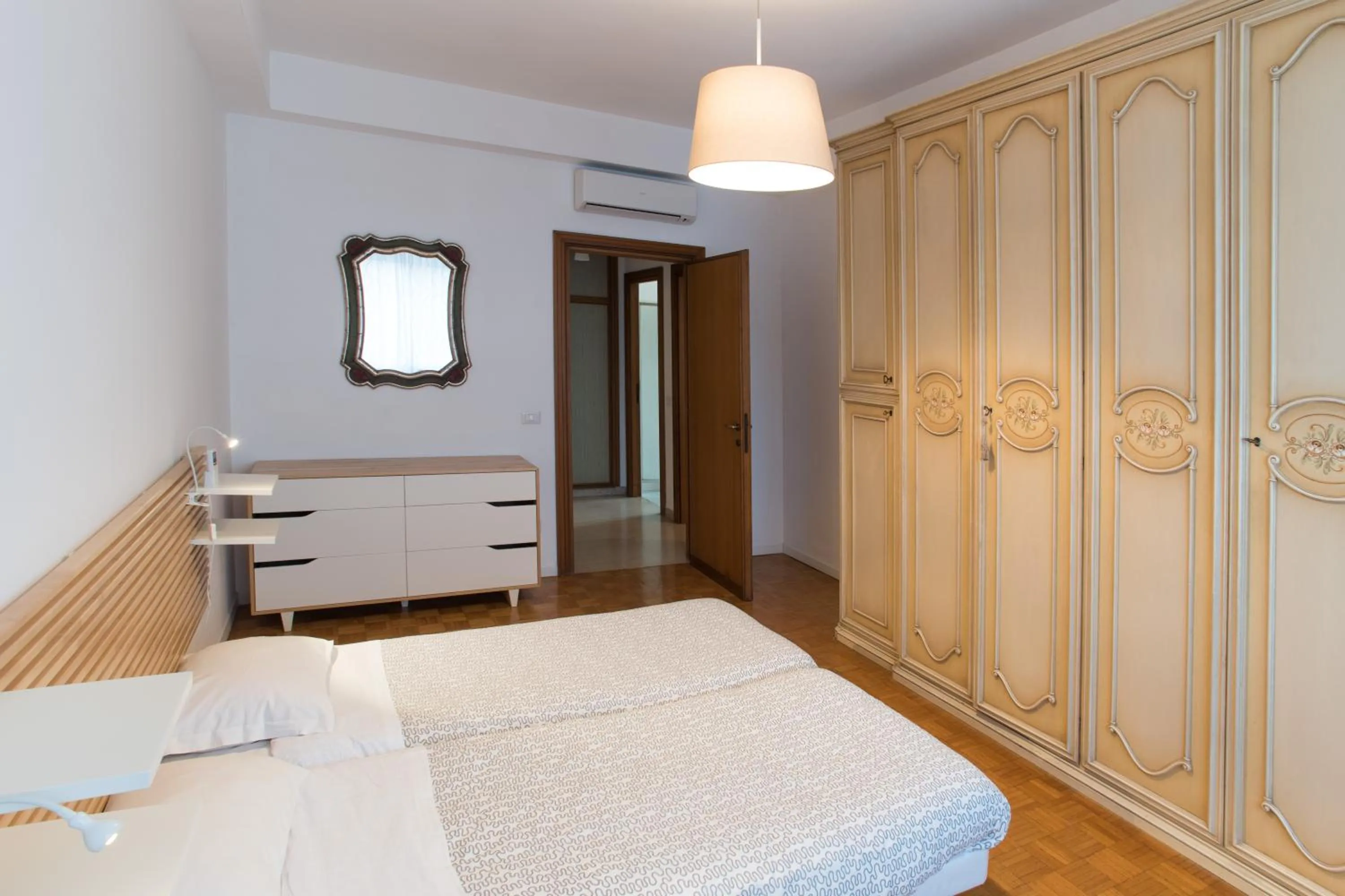 Bedroom, Bed in House in the City