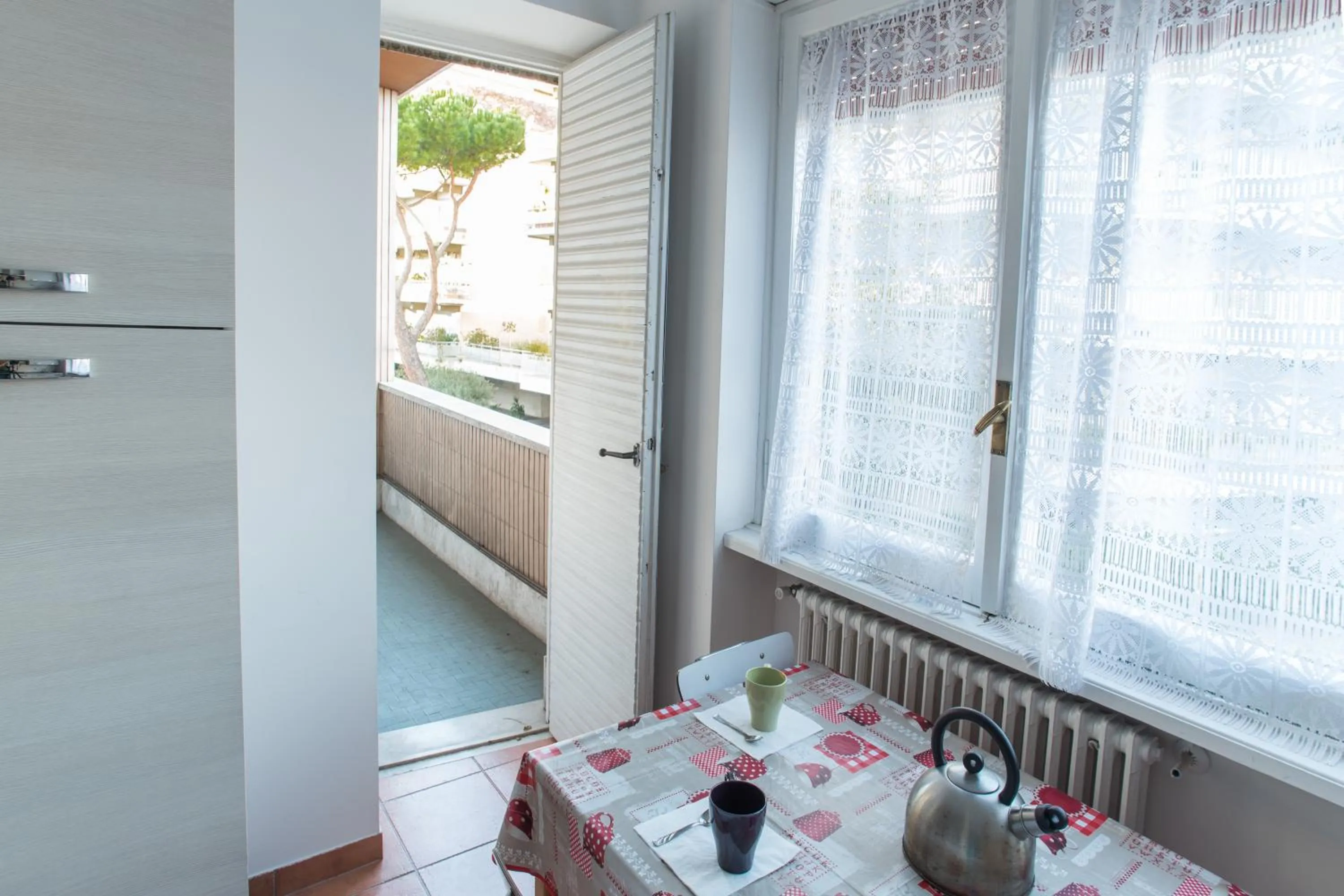 Kitchen or kitchenette, Bed in House in the City