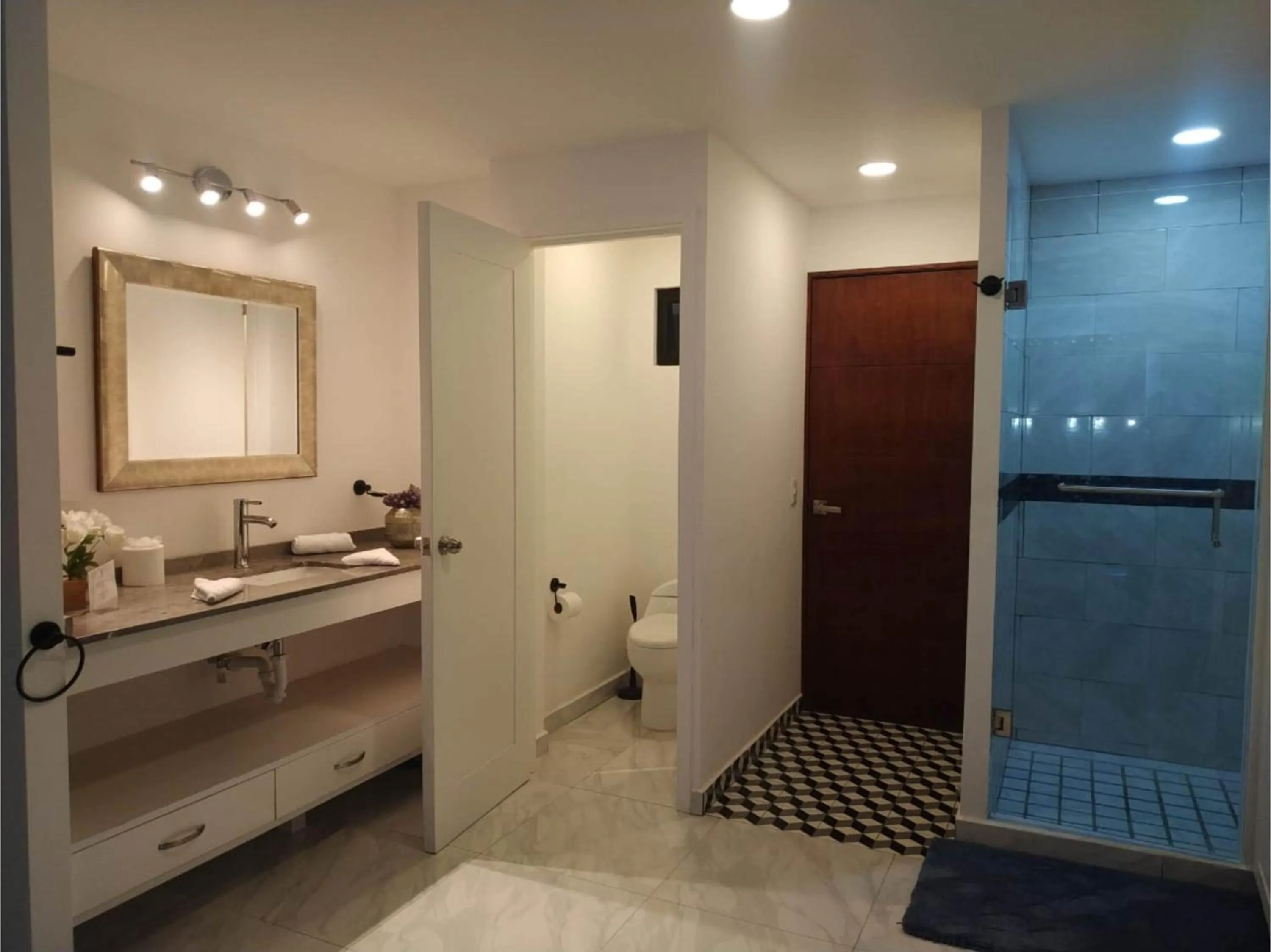 Bathroom in Collection O Morgan City Center, Los Cabos