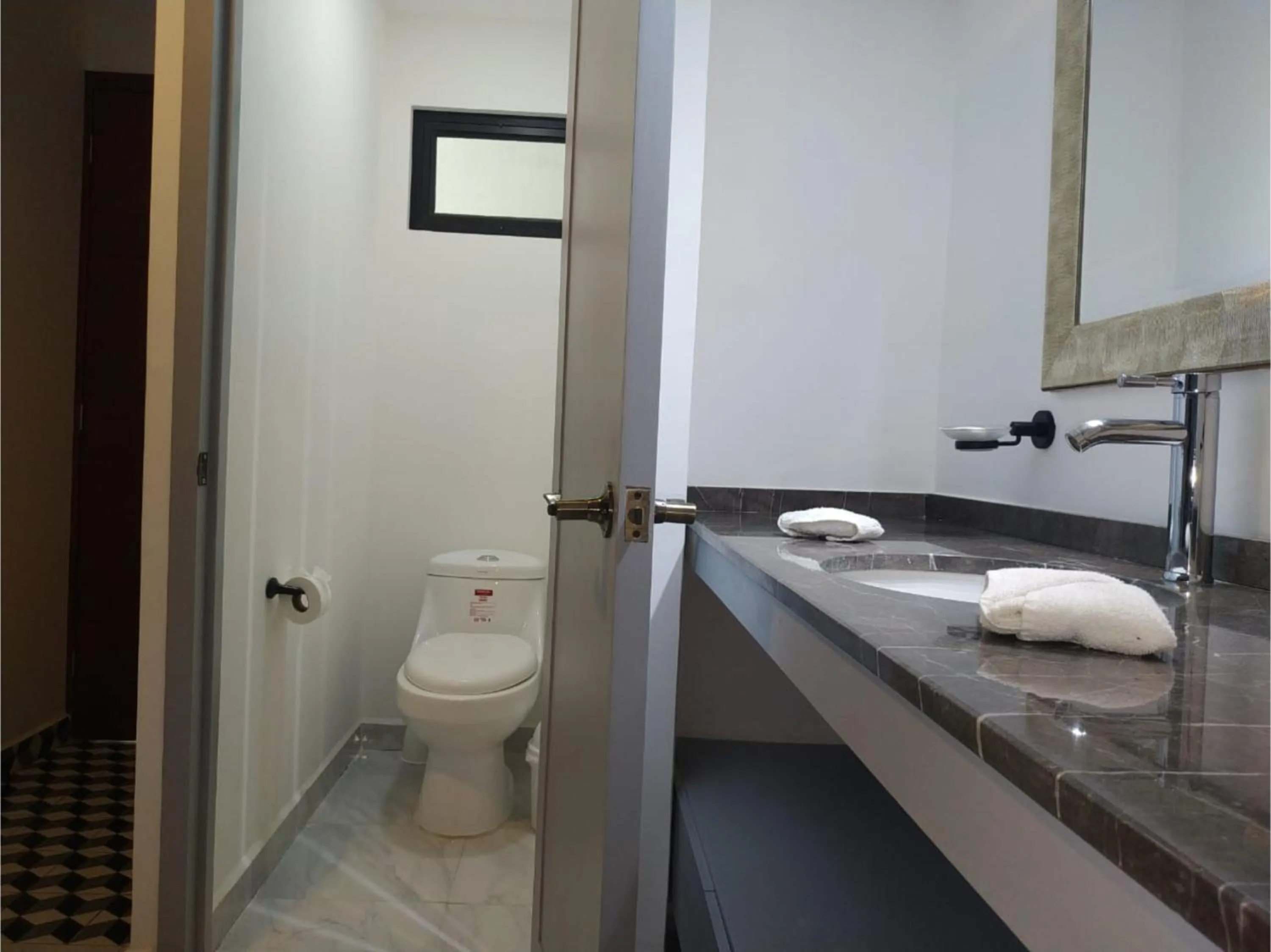 Toilet in Collection O Morgan City Center, Los Cabos