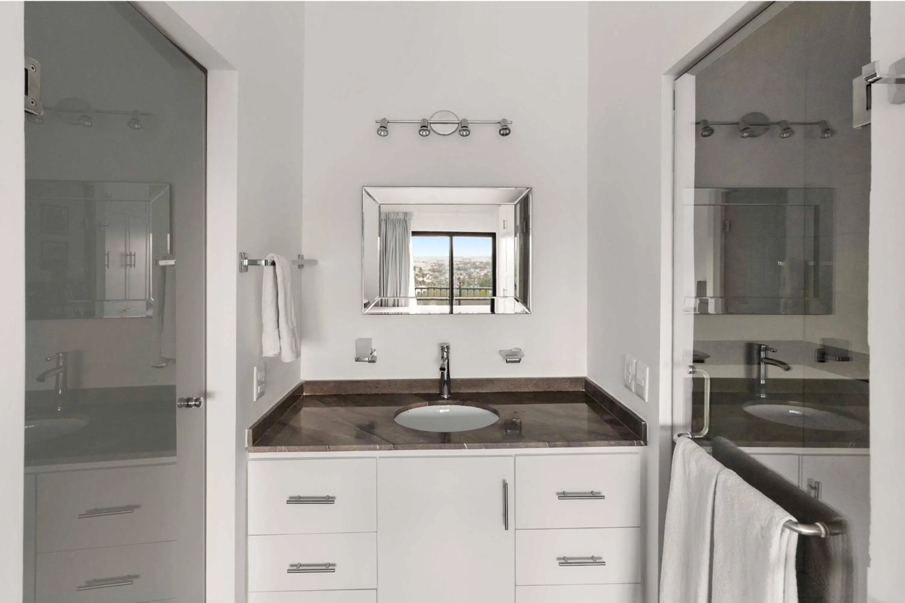 Bathroom in Collection O Morgan City Center, Los Cabos