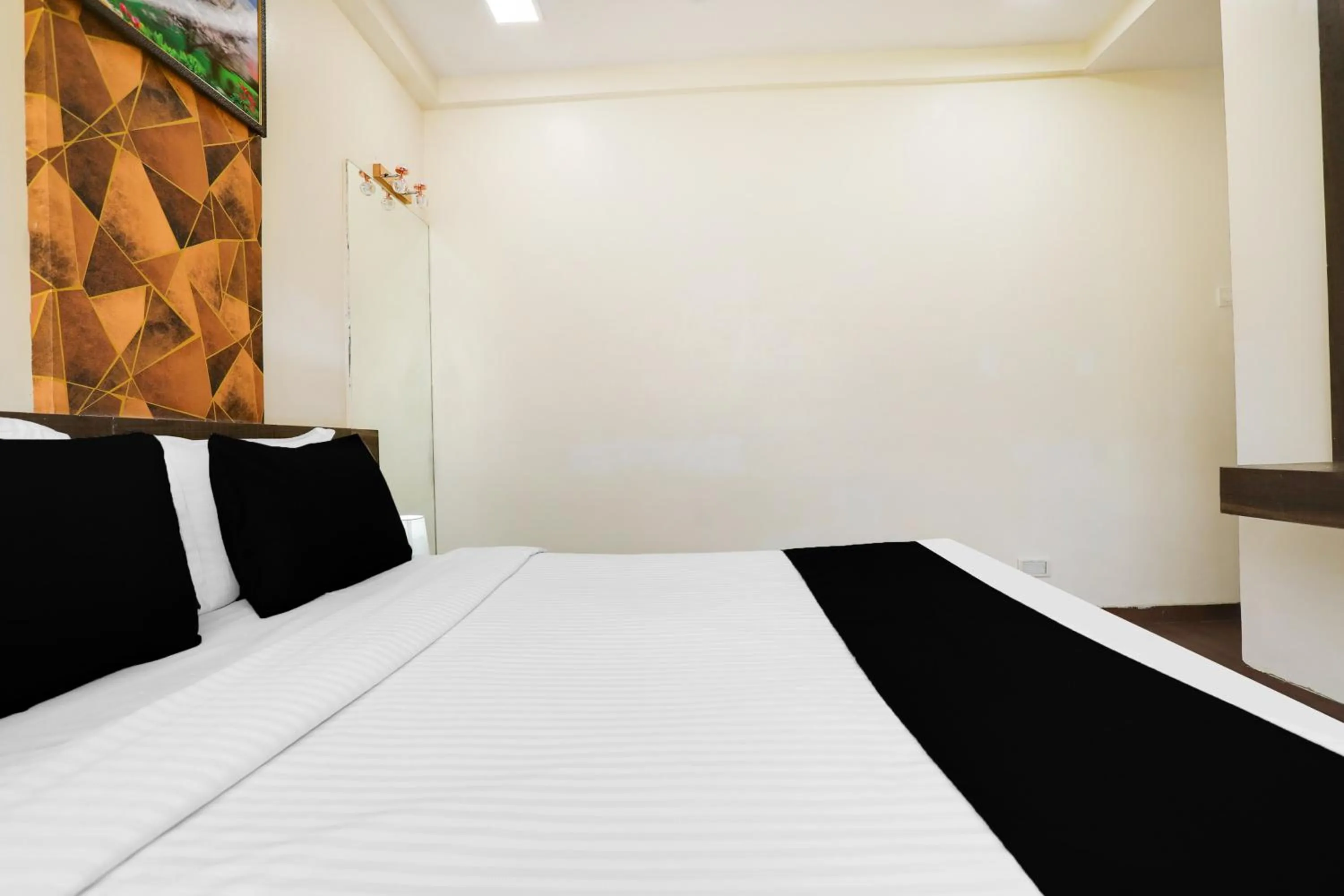 Bedroom, Bed in Super Hotel O Palkhi Road Near Sai Baba Temple Formerly Netra Sai