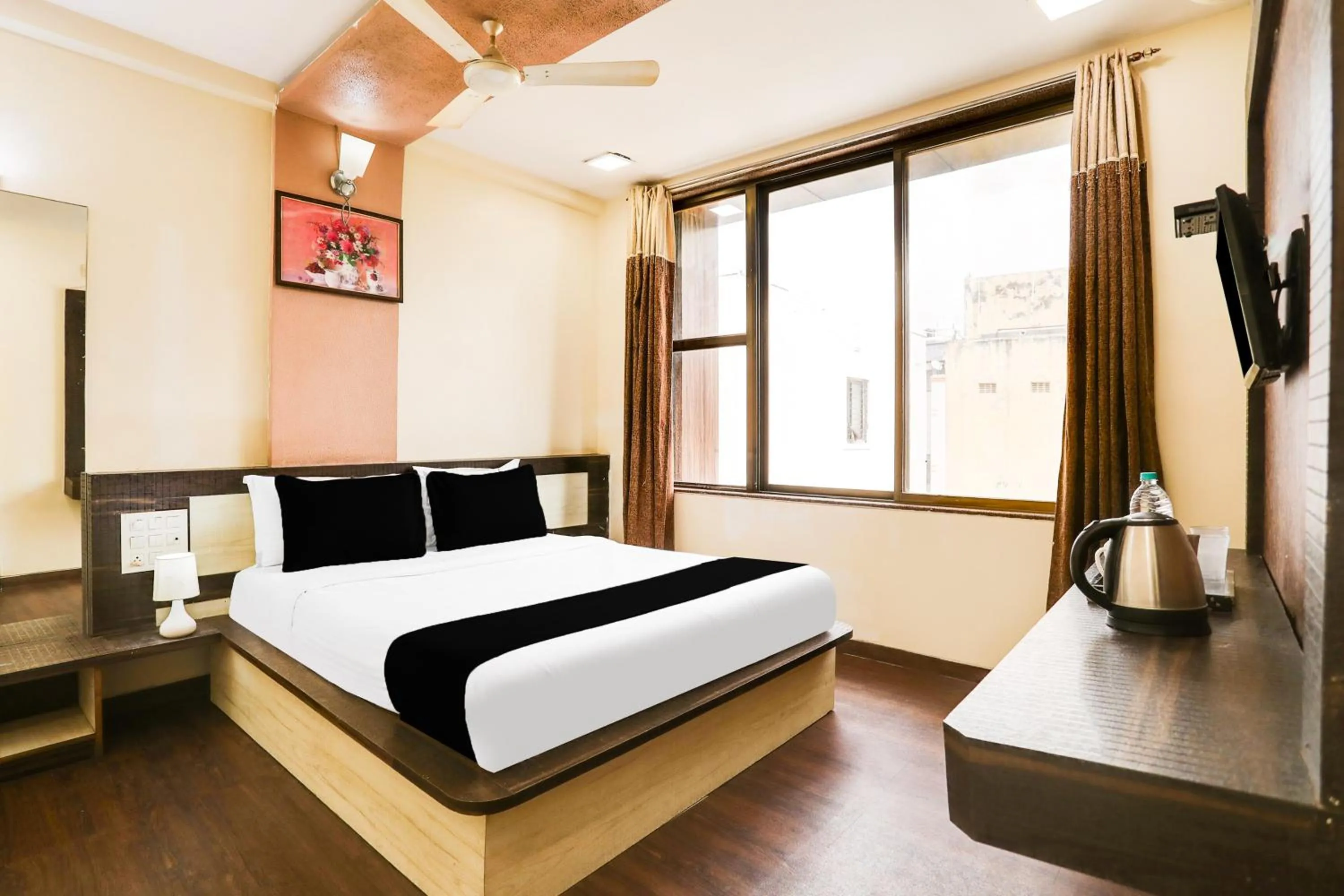 Bedroom, Bed in Super Hotel O Palkhi Road Near Sai Baba Temple Formerly Netra Sai