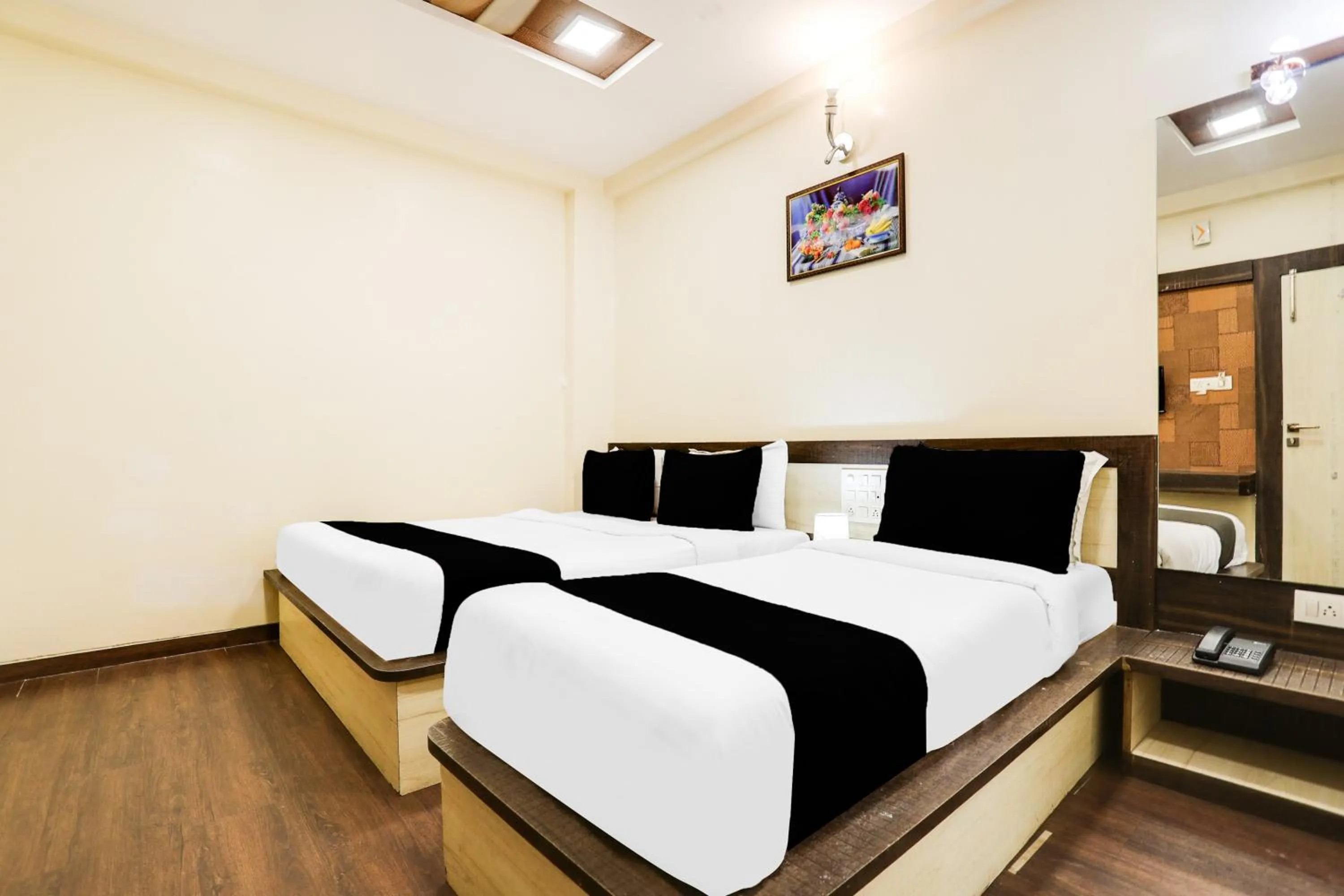 Bedroom, Bed in Super Hotel O Palkhi Road Near Sai Baba Temple Formerly Netra Sai