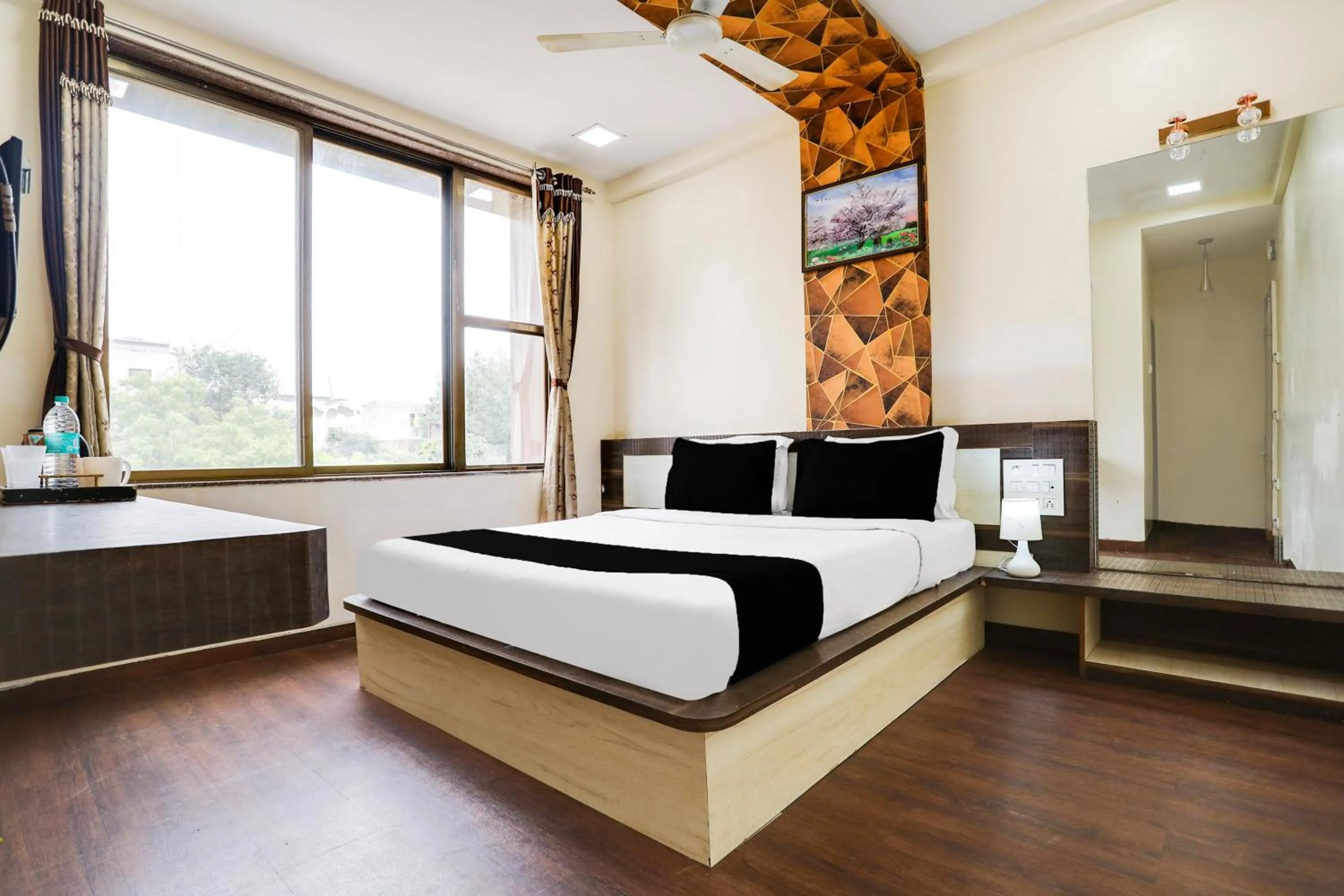 Bedroom, Bed in Super Hotel O Palkhi Road Near Sai Baba Temple Formerly Netra Sai