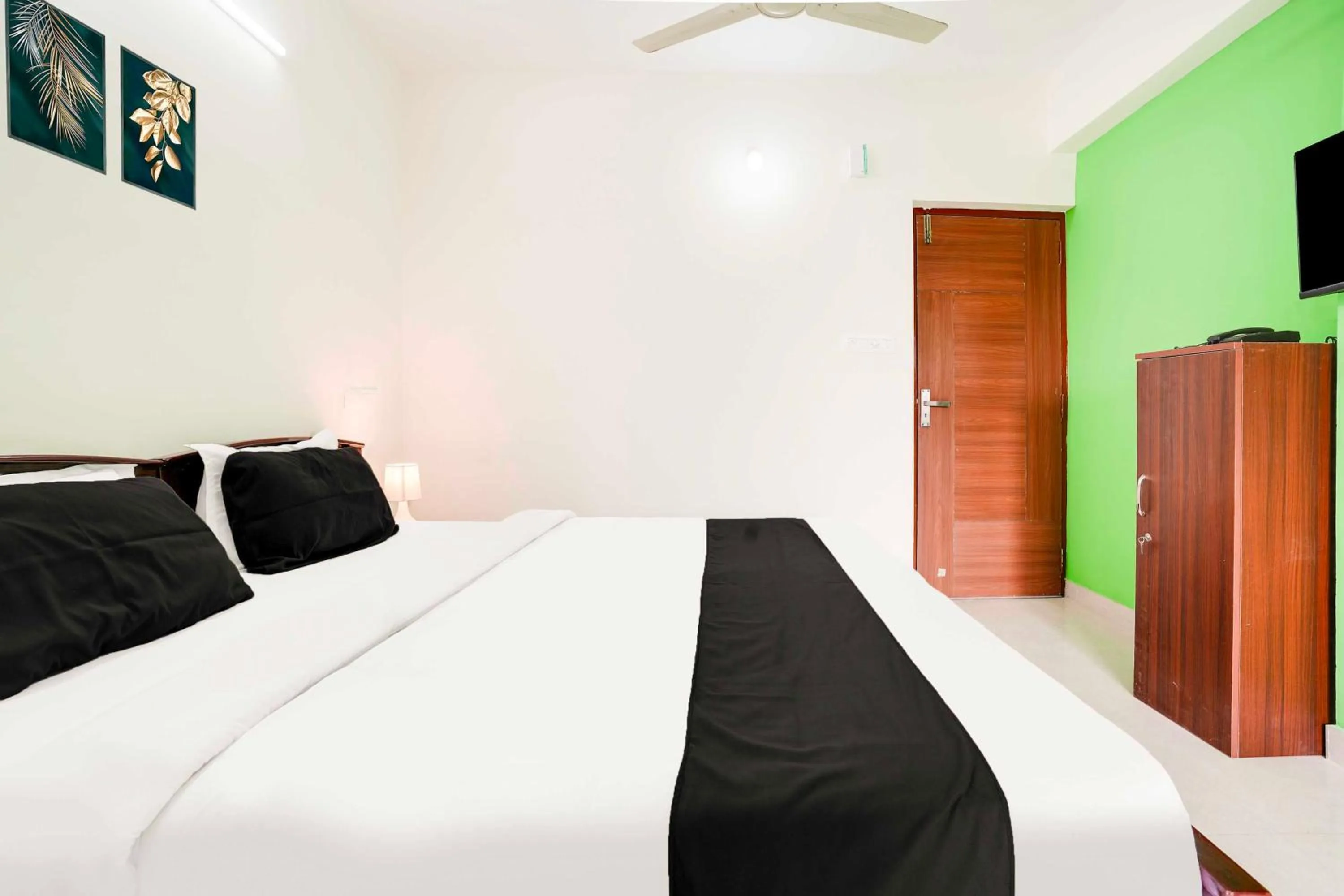 Bedroom, Bed in Super Collection O KR Puram Ayyappa Nagar Formerly Sunrise Arcade