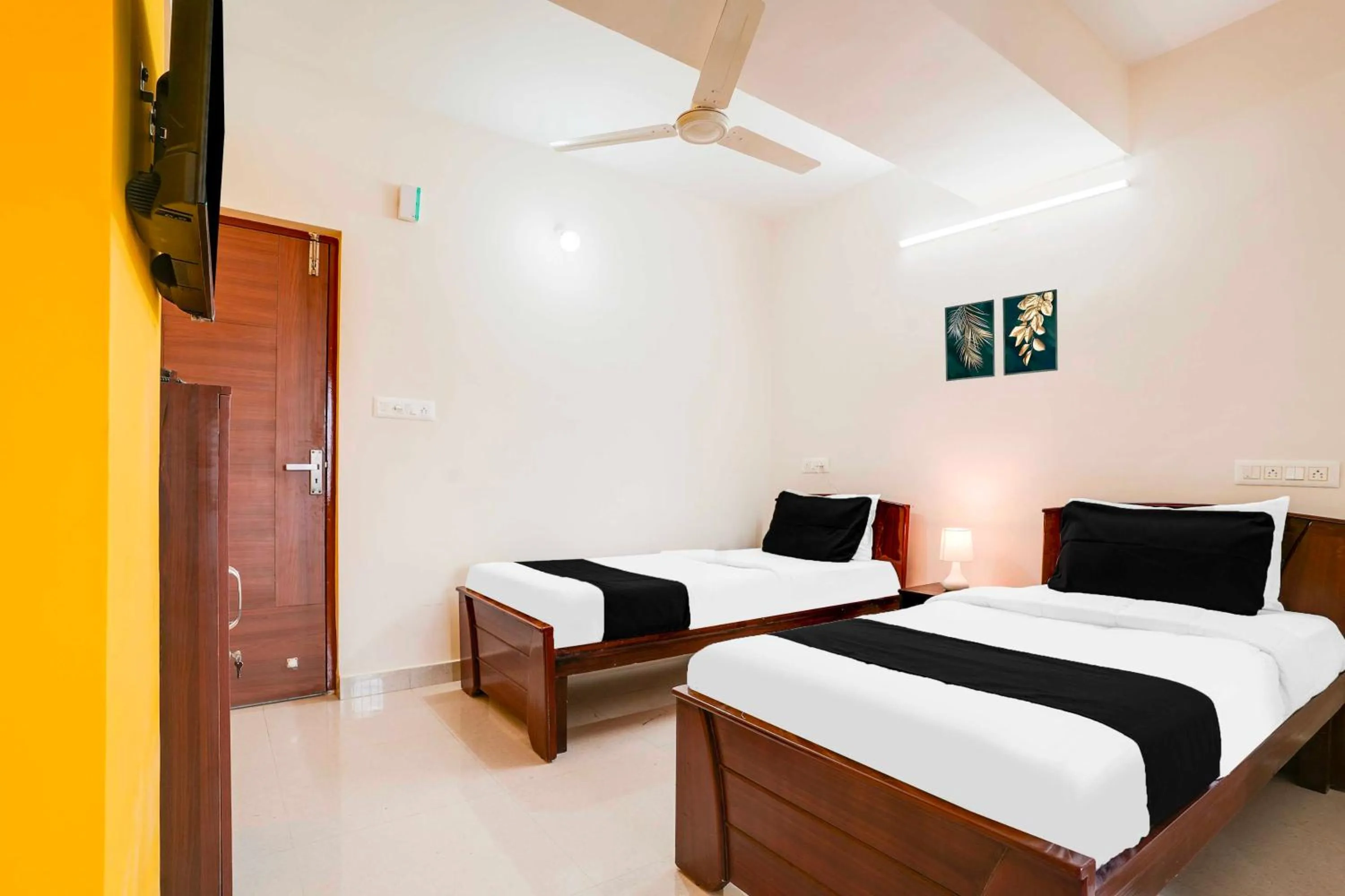 Bedroom, Bed in Super Collection O KR Puram Ayyappa Nagar Formerly Sunrise Arcade