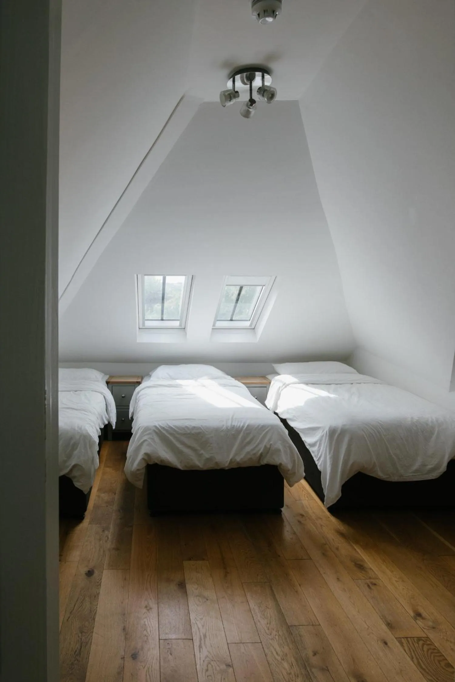 Photo of the whole room, Bed in EBS London Stay