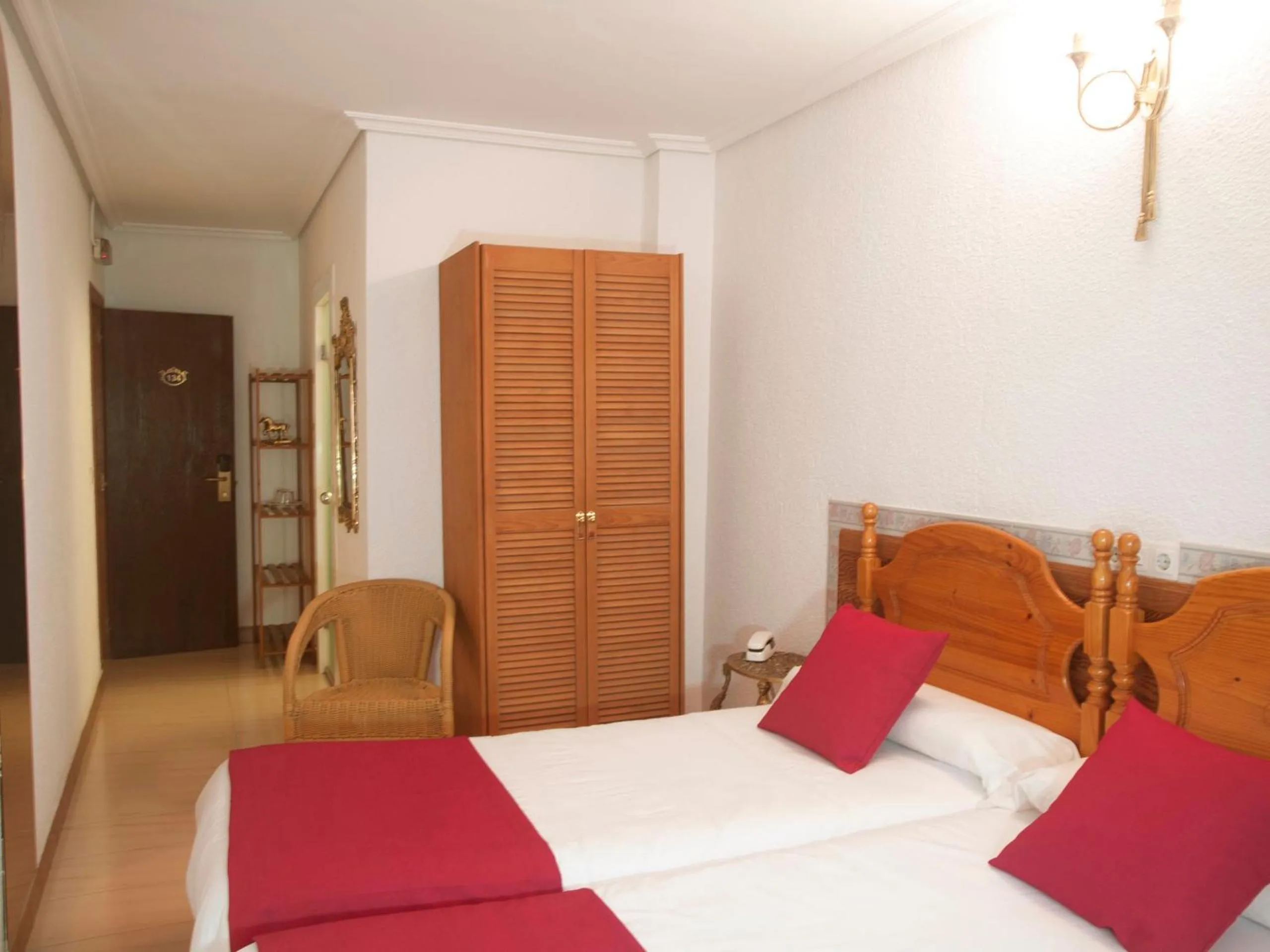 Photo of the whole room, Bed in Dato 2