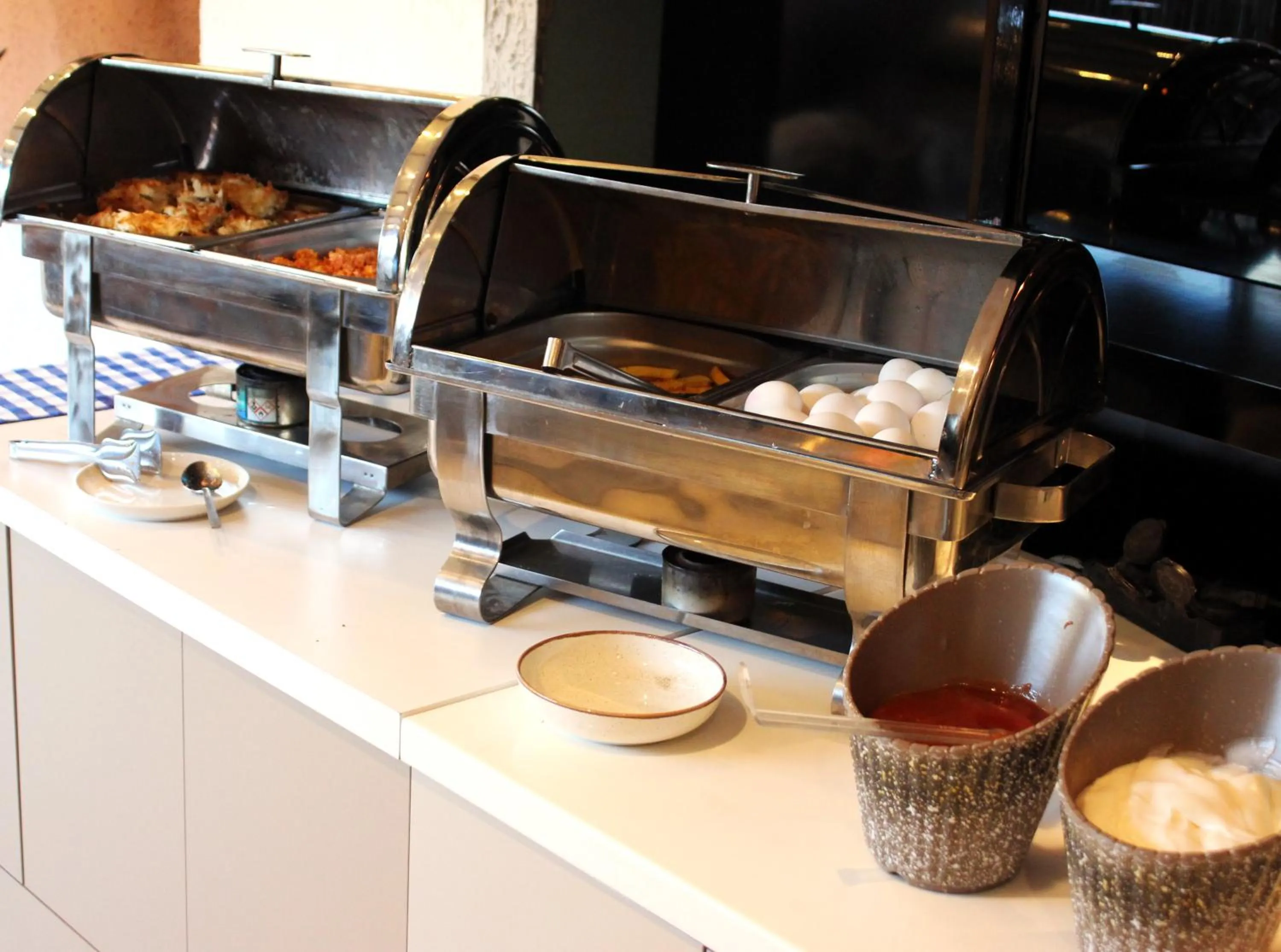 Buffet breakfast in Bonnie City Hotel