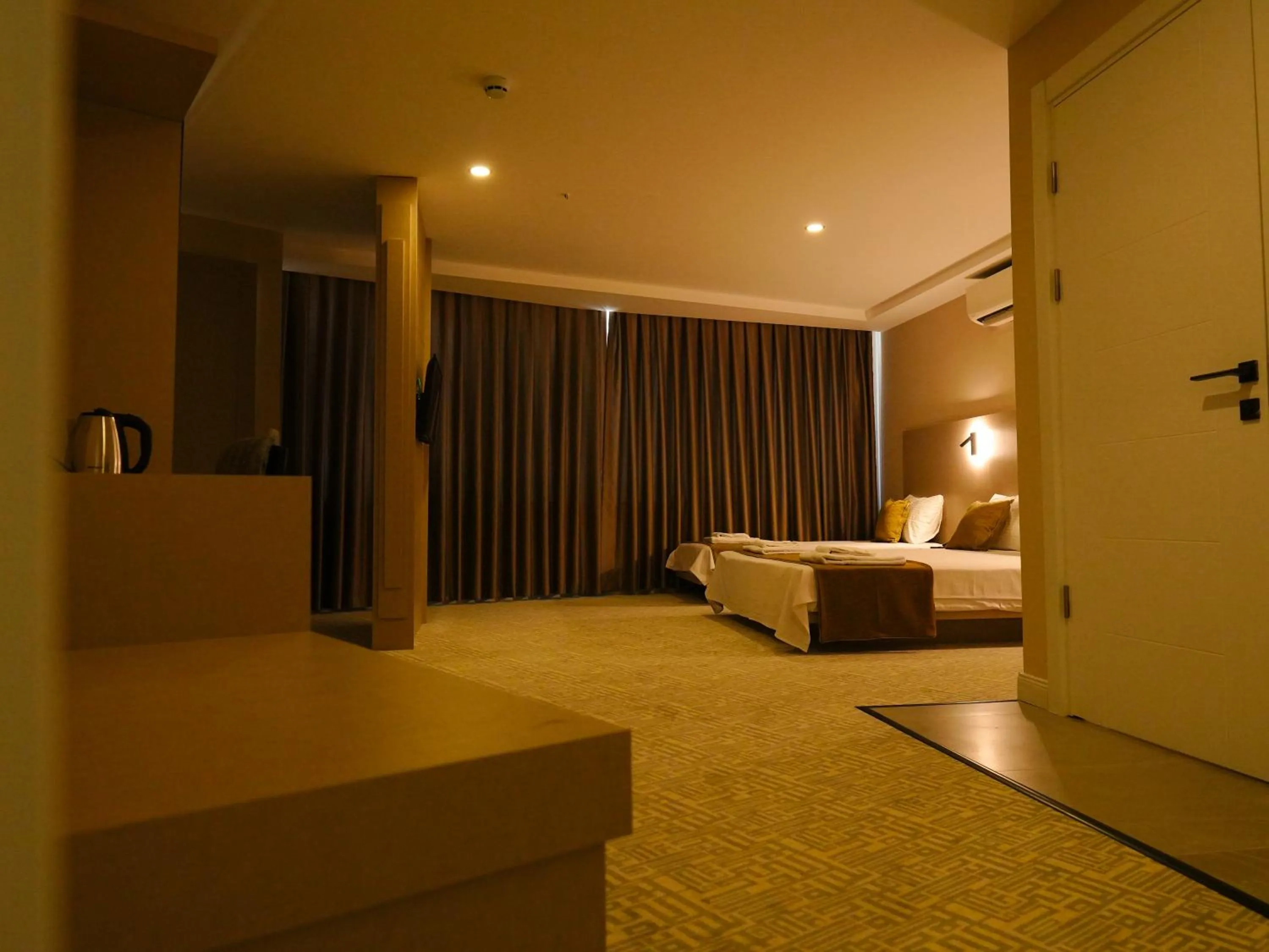 Bedroom, Bed in Bonnie City Hotel