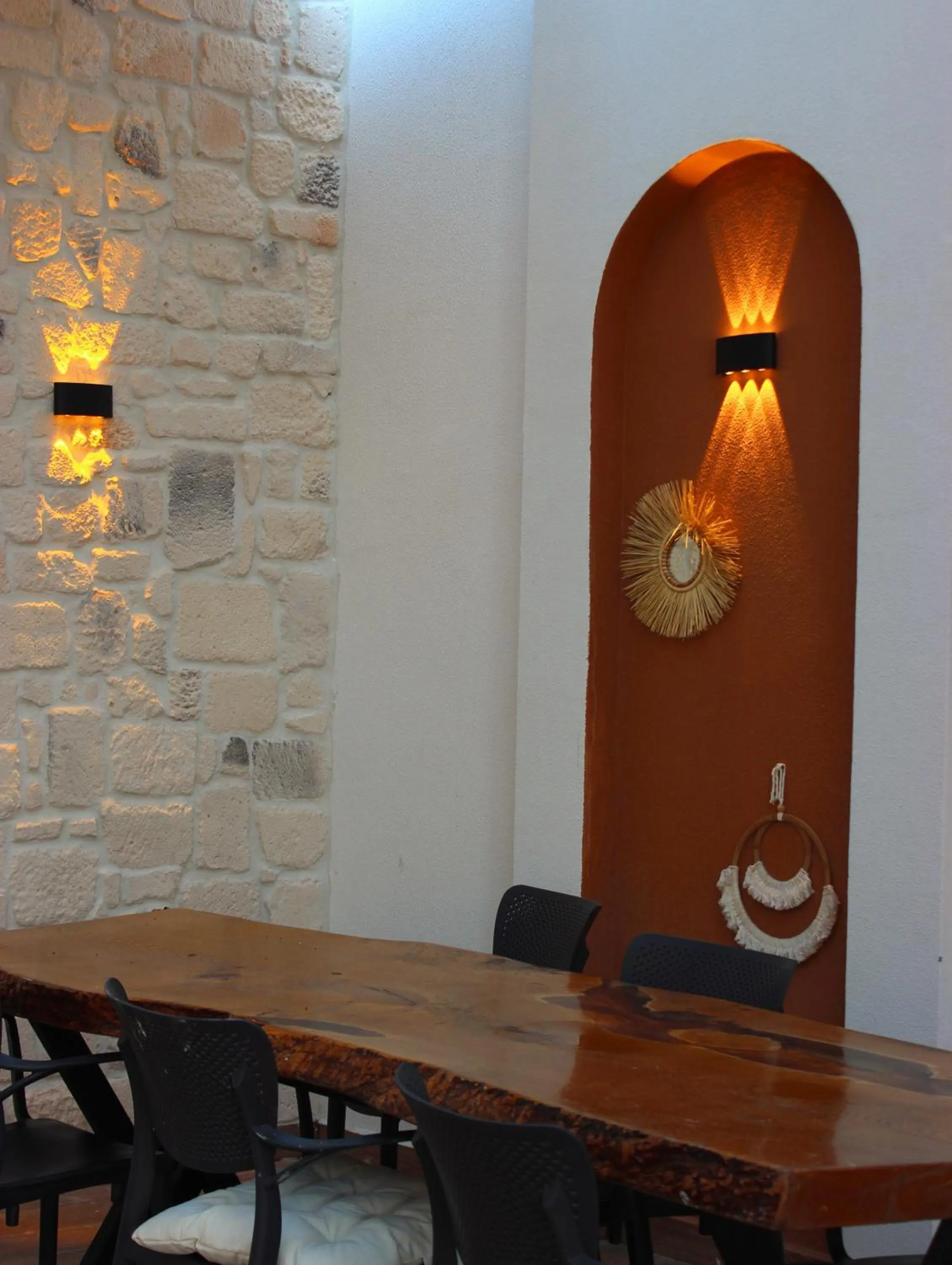 Restaurant/places to eat in Bonnie City Hotel