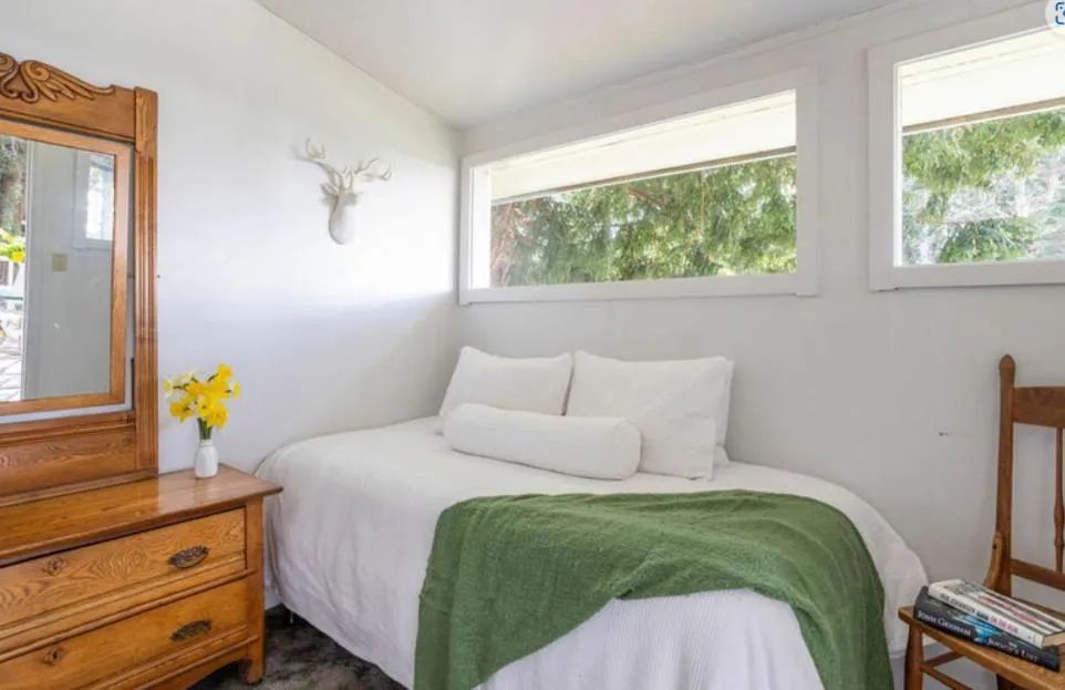 Bedroom, Bed in Dennen's Victorian Farmhouse