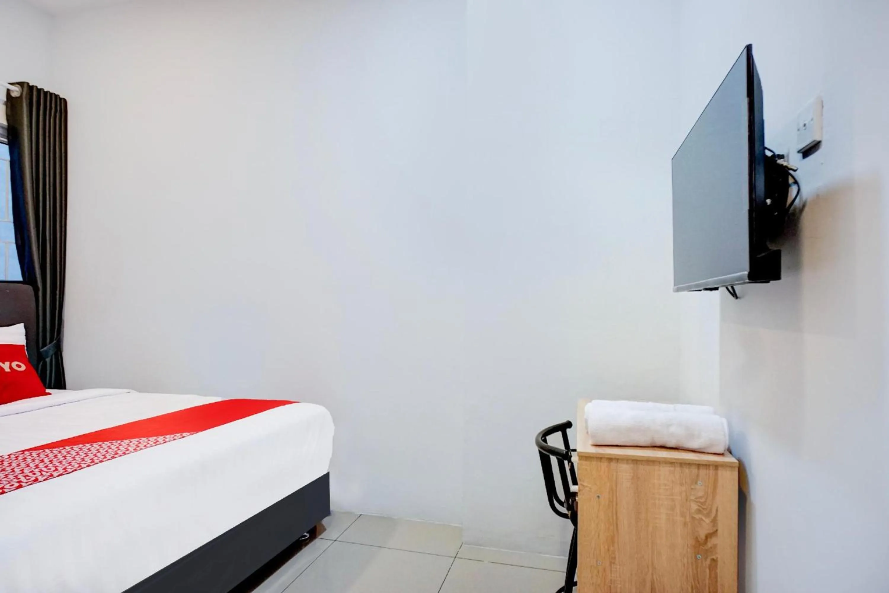 Photo of the whole room, Bed in Collection O Almasarra Residence Near Ring Road Medan