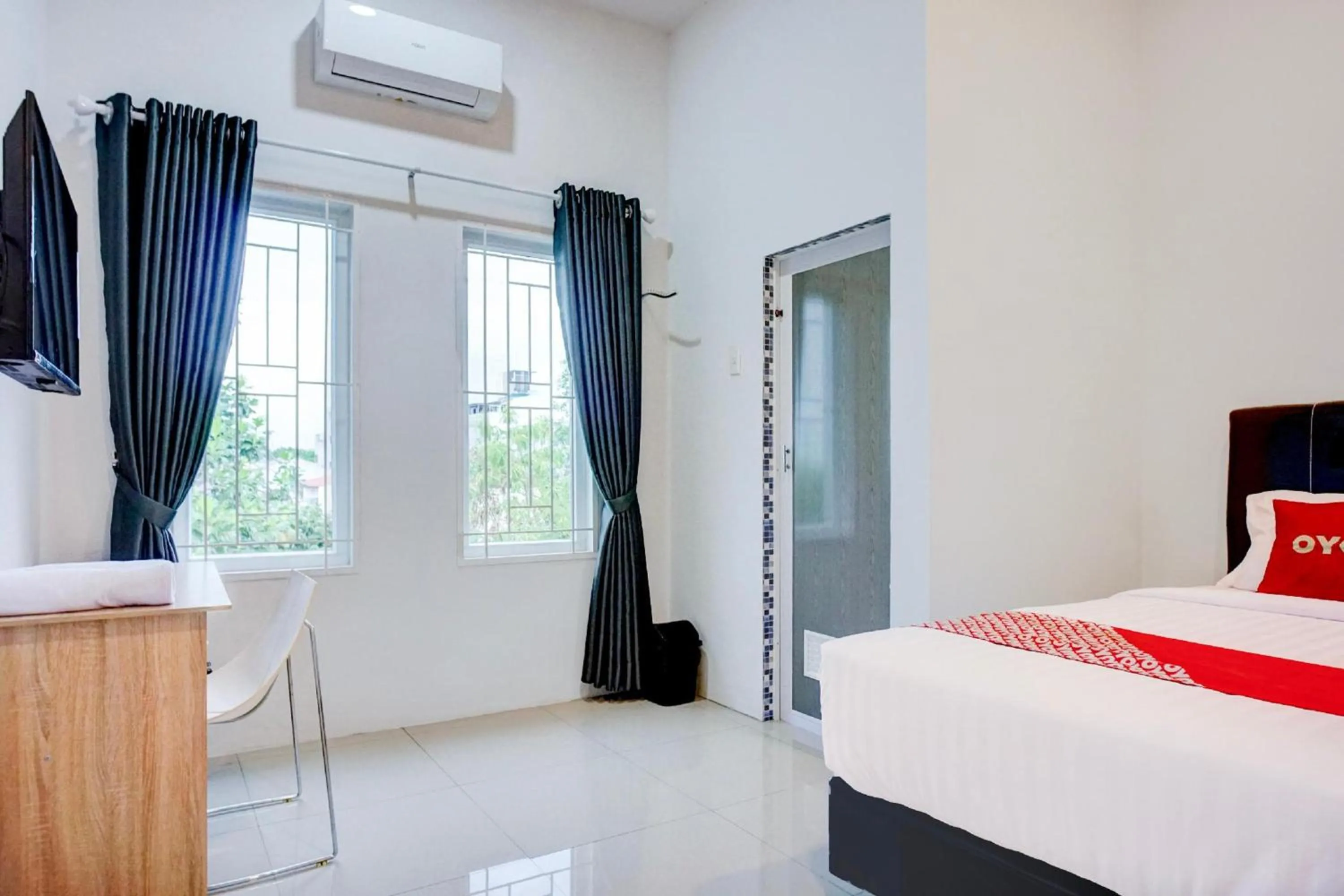 Photo of the whole room, Bed in Collection O Almasarra Residence Near Ring Road Medan