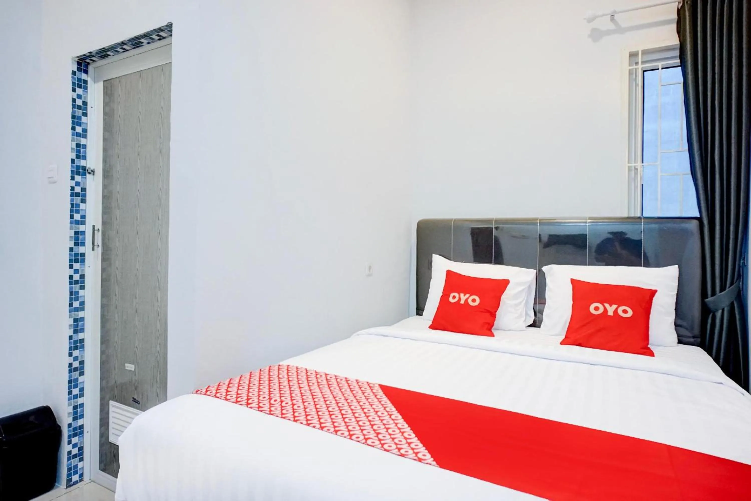 Photo of the whole room, Bed in Collection O Almasarra Residence Near Ring Road Medan