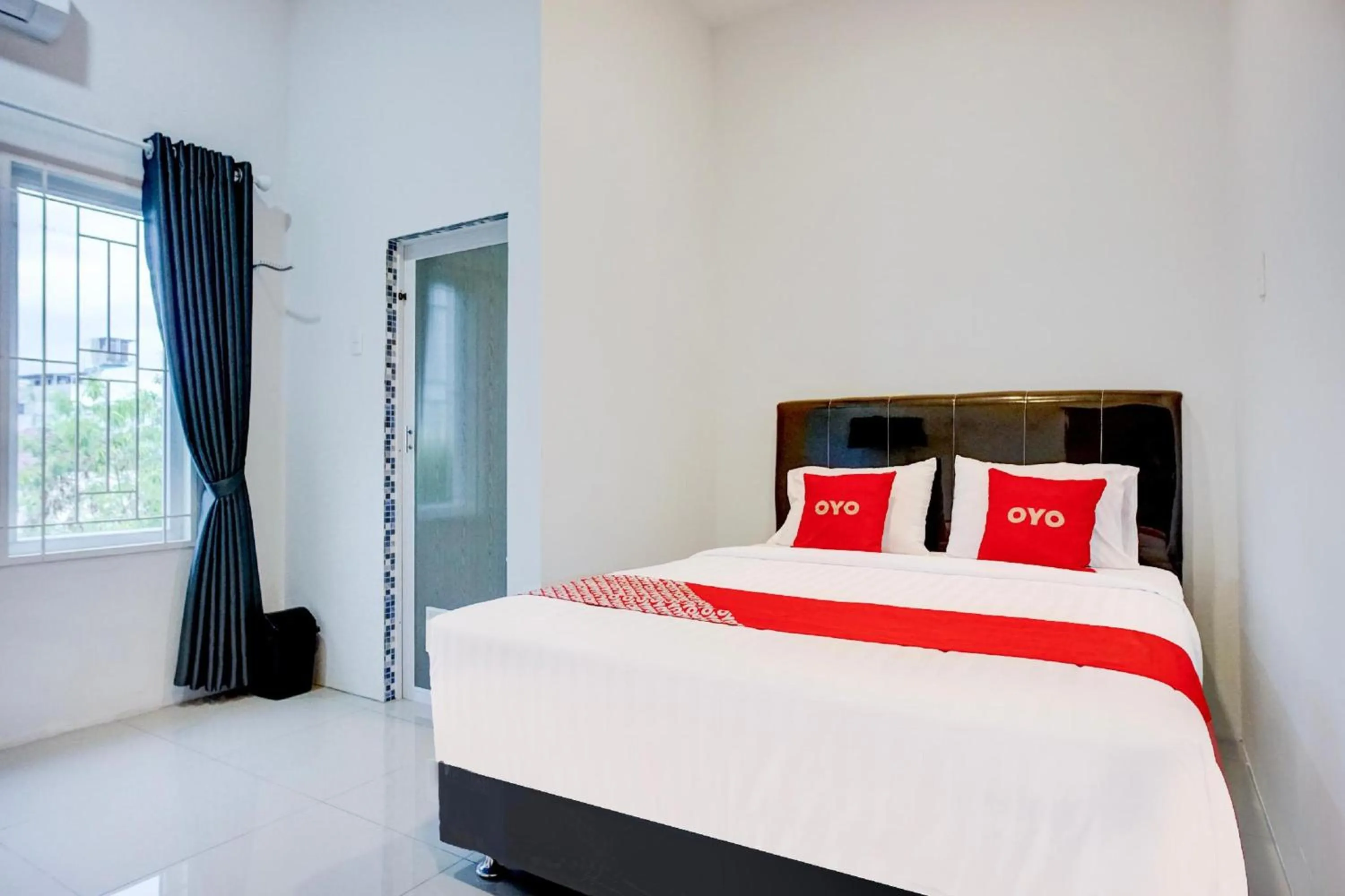 Photo of the whole room, Bed in Collection O Almasarra Residence Near Ring Road Medan