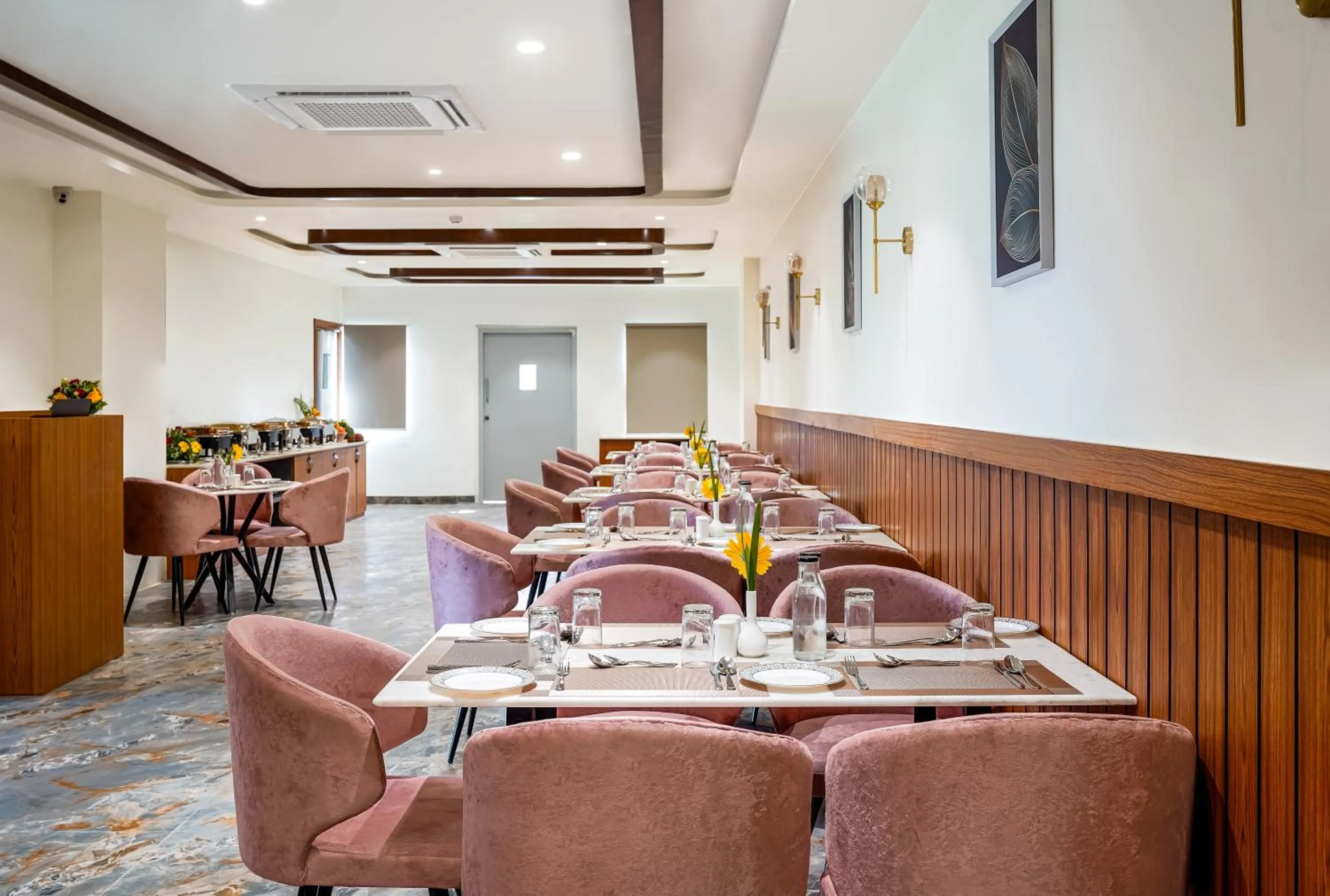 Restaurant/places to eat in Sinclairs Udaipur