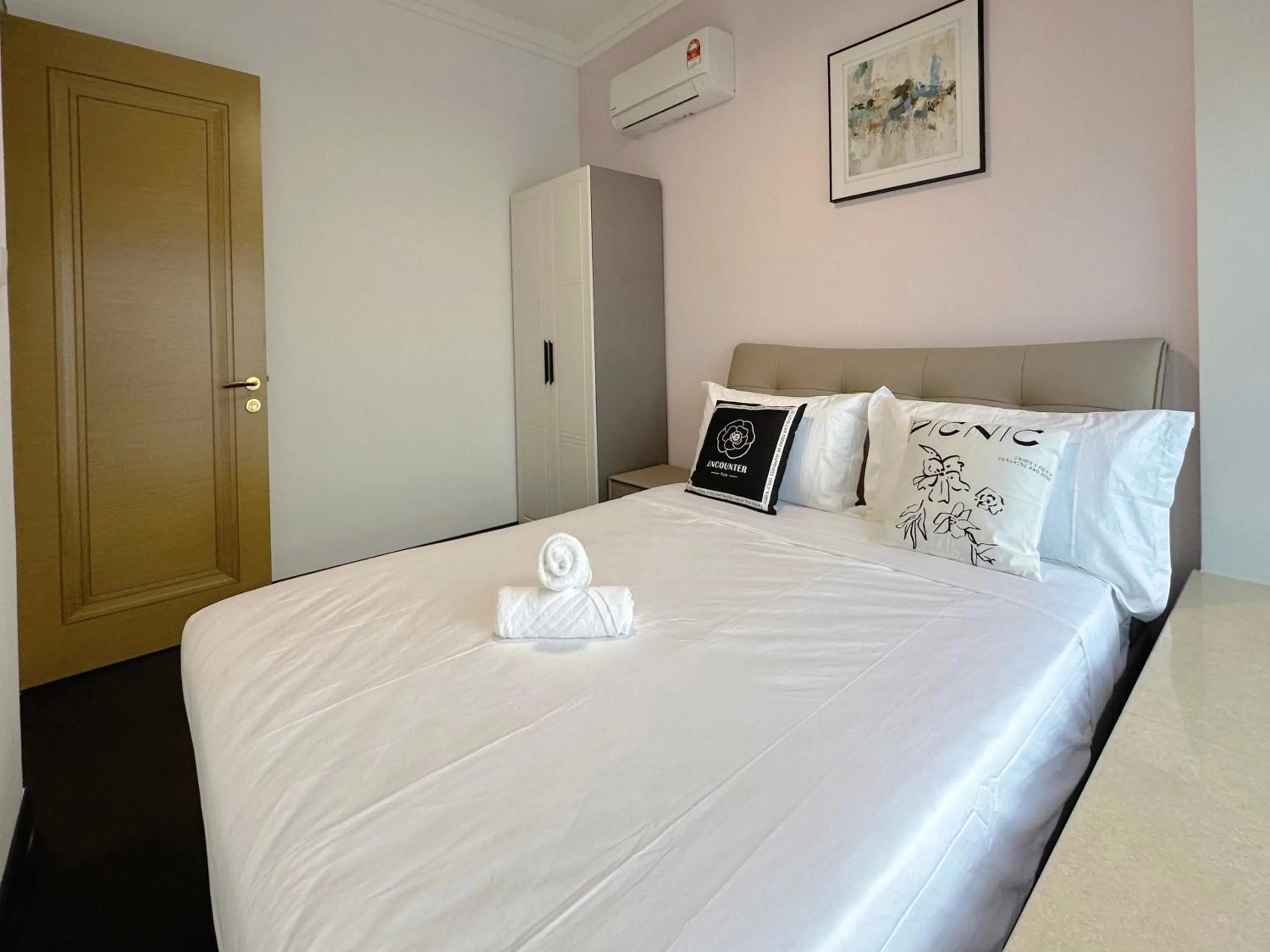 Bed in R&F Princess Cove Superior Homestay Nearby CIQ By Han Lin Sojourn