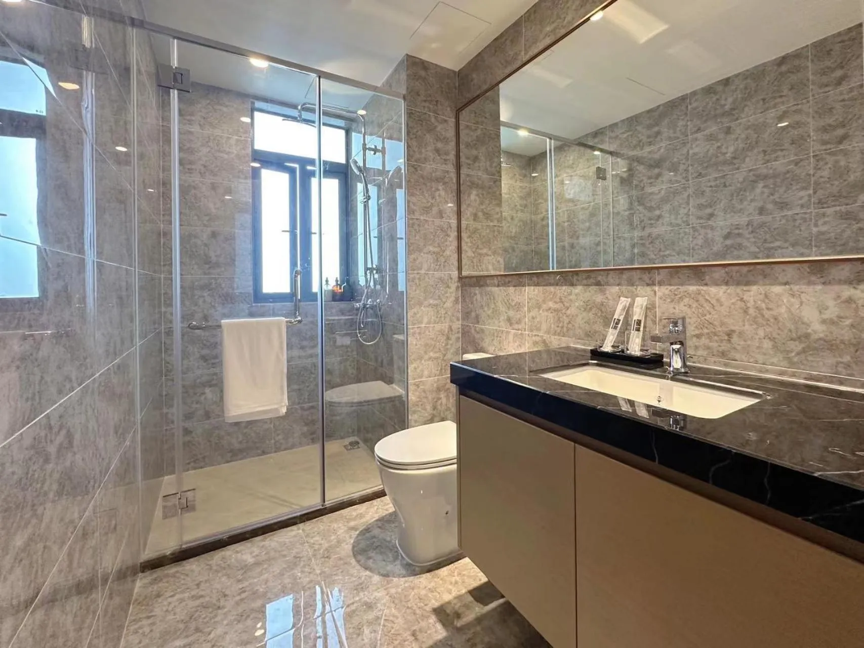 Shower in R&F Princess Cove Superior Homestay Nearby CIQ By Han Lin Sojourn