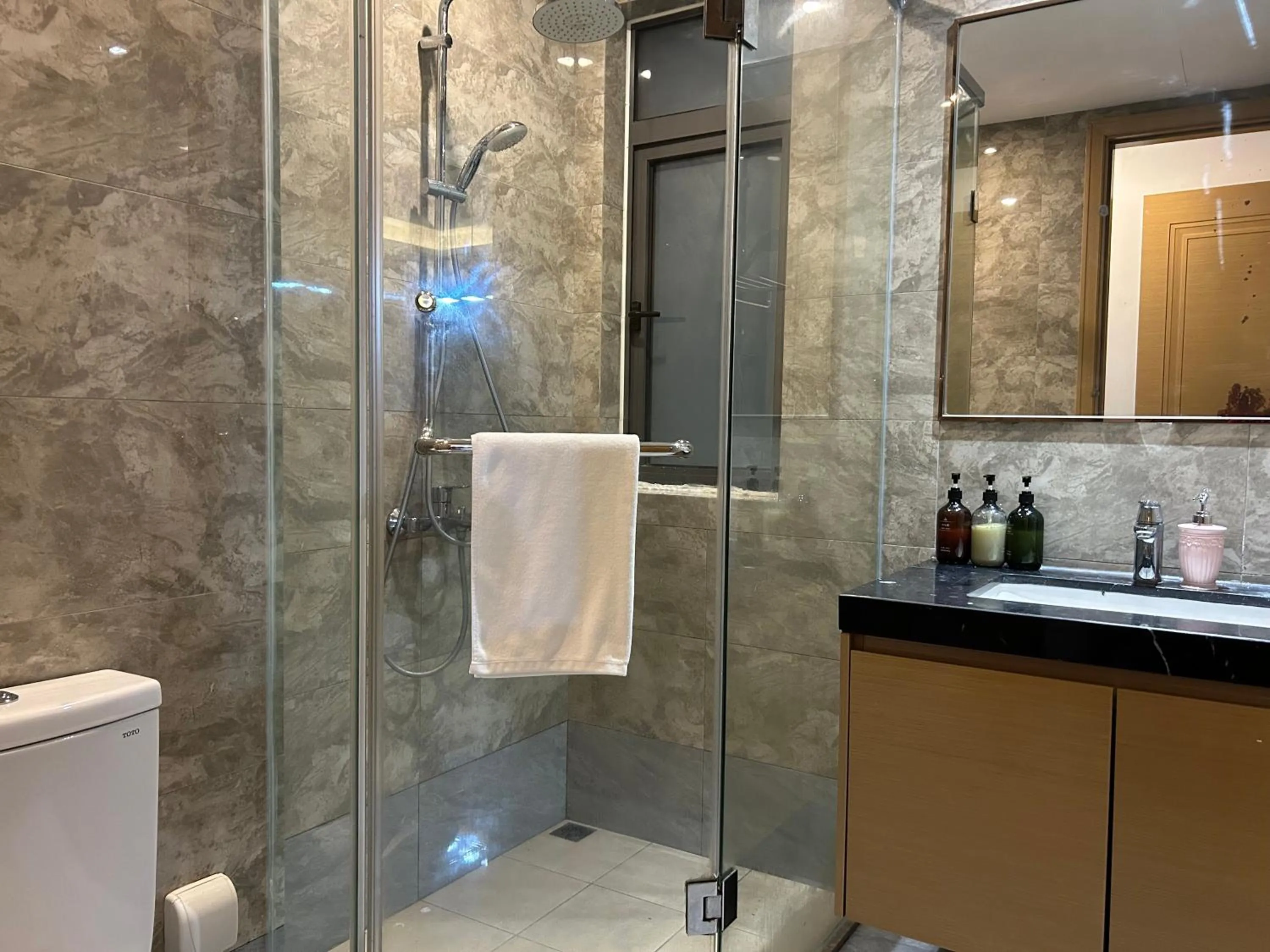 Shower in R&F Princess Cove Superior Homestay Nearby CIQ By Han Lin Sojourn