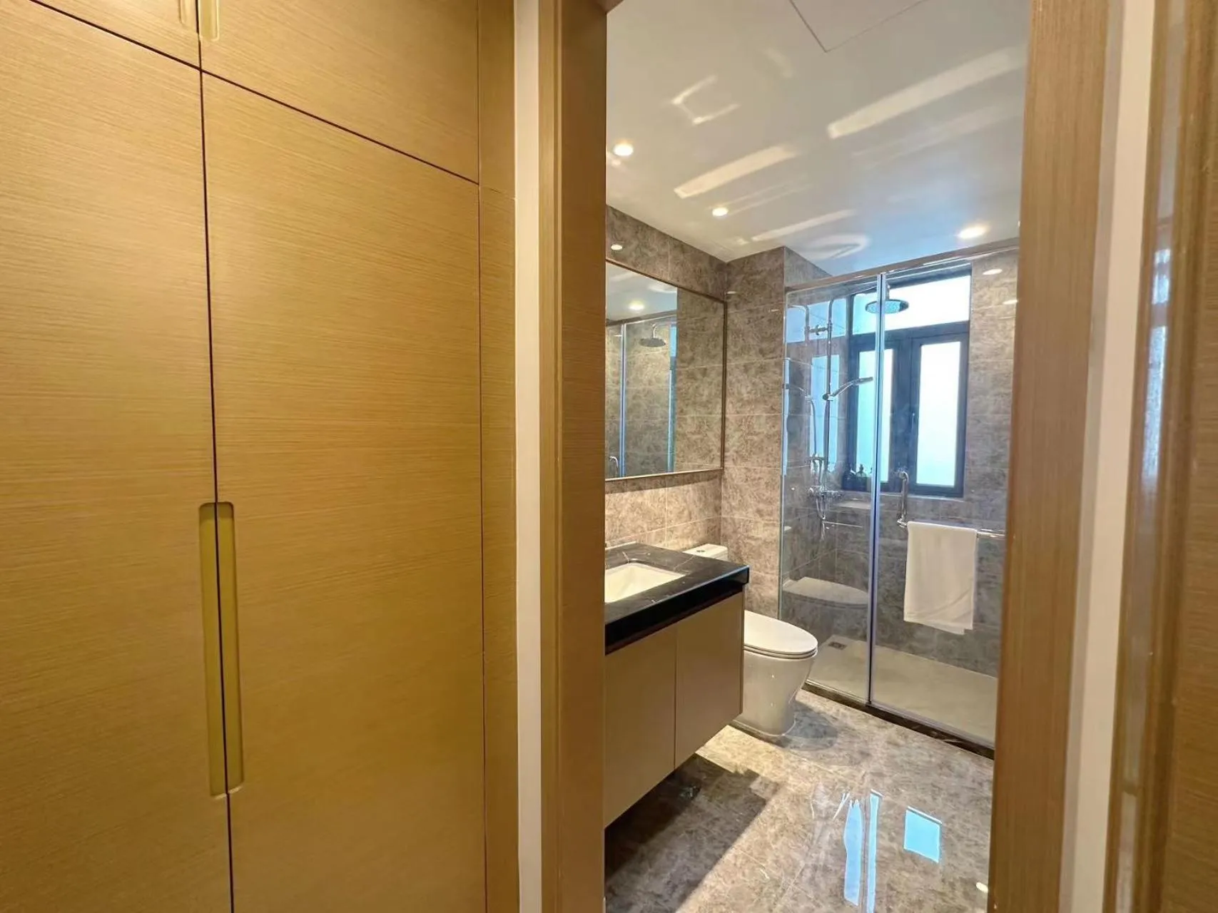 Shower in R&F Princess Cove Superior Homestay Nearby CIQ By Han Lin Sojourn