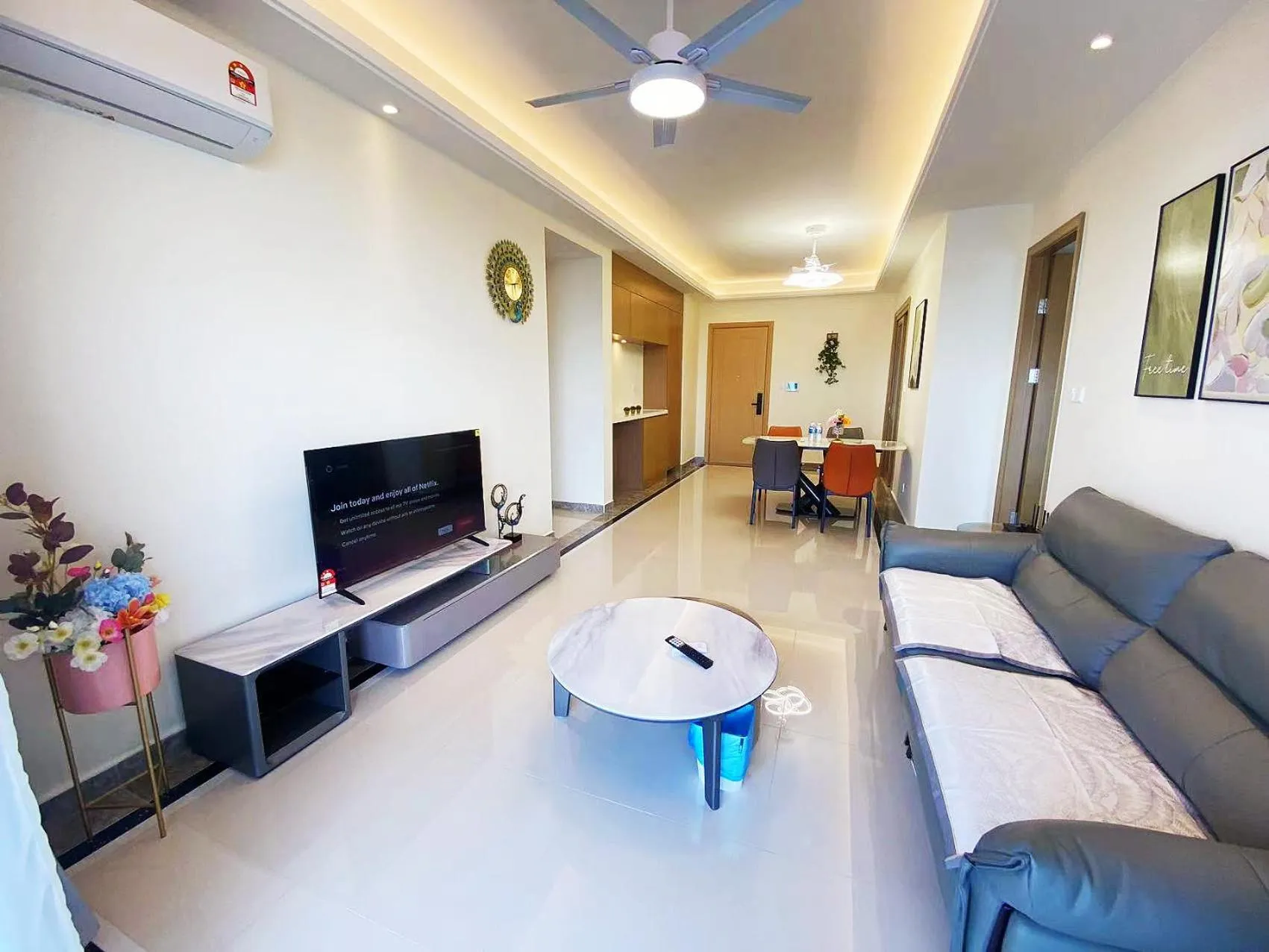 Communal lounge/ TV room in R&F Princess Cove Superior Homestay Nearby CIQ By Han Lin Sojourn