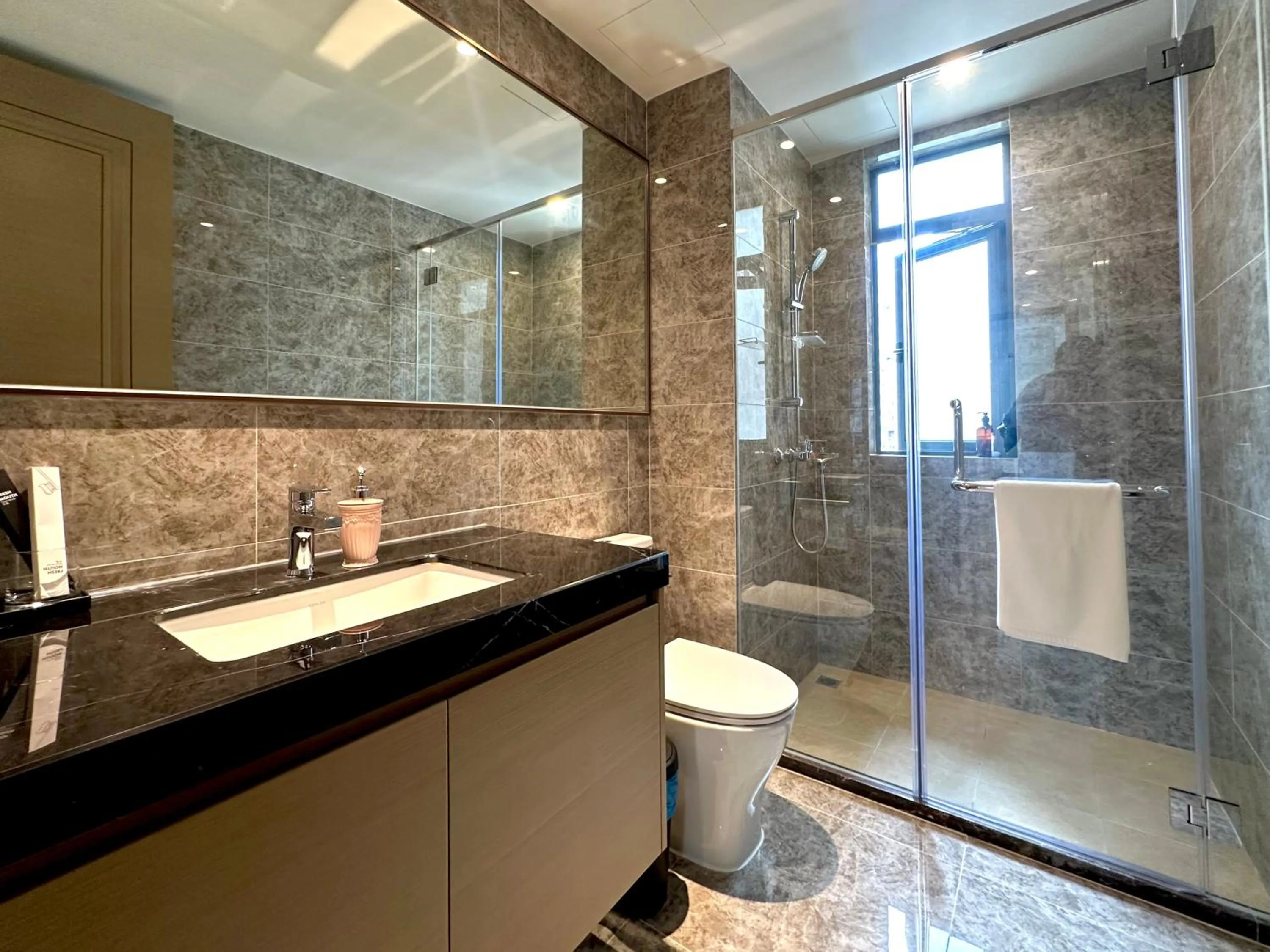 Shower in R&F Princess Cove Superior Homestay Nearby CIQ By Han Lin Sojourn