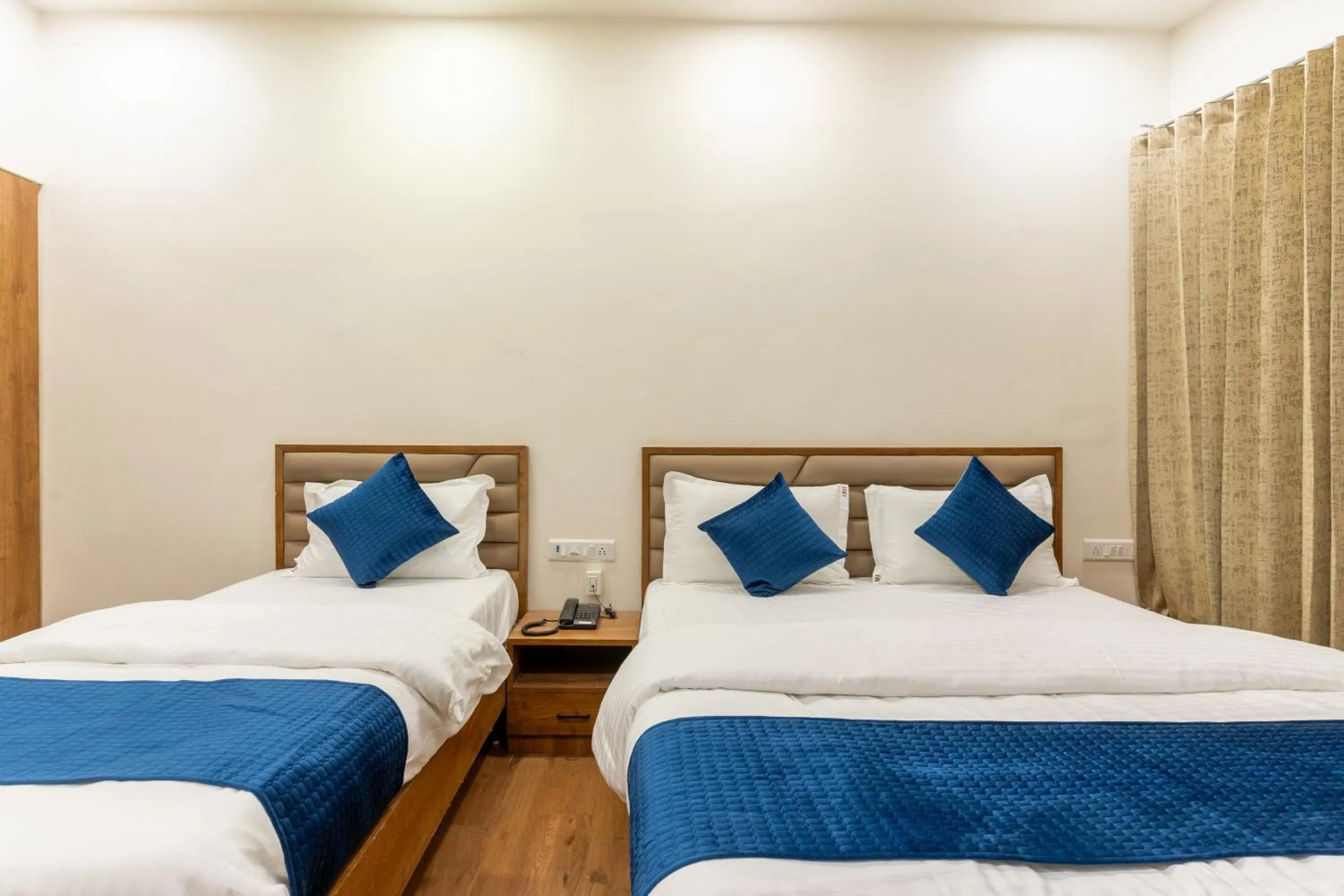 Bed in Hotel Noble Inn, Ahmedabad