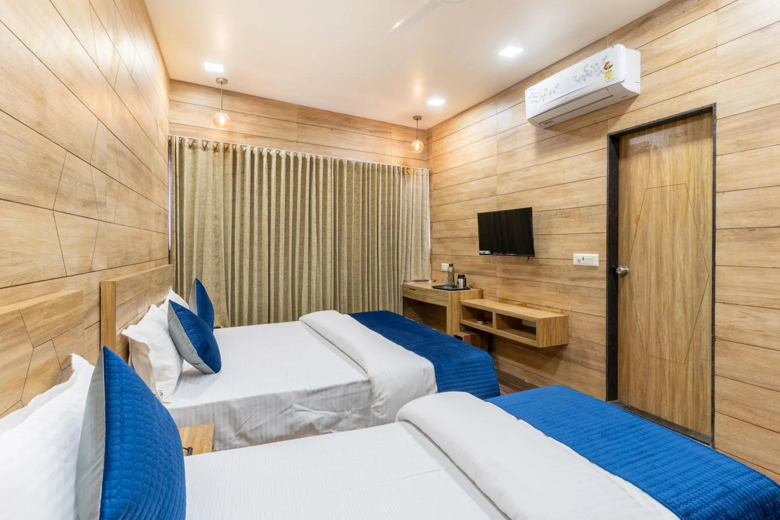 Bed in Hotel Noble Inn, Ahmedabad