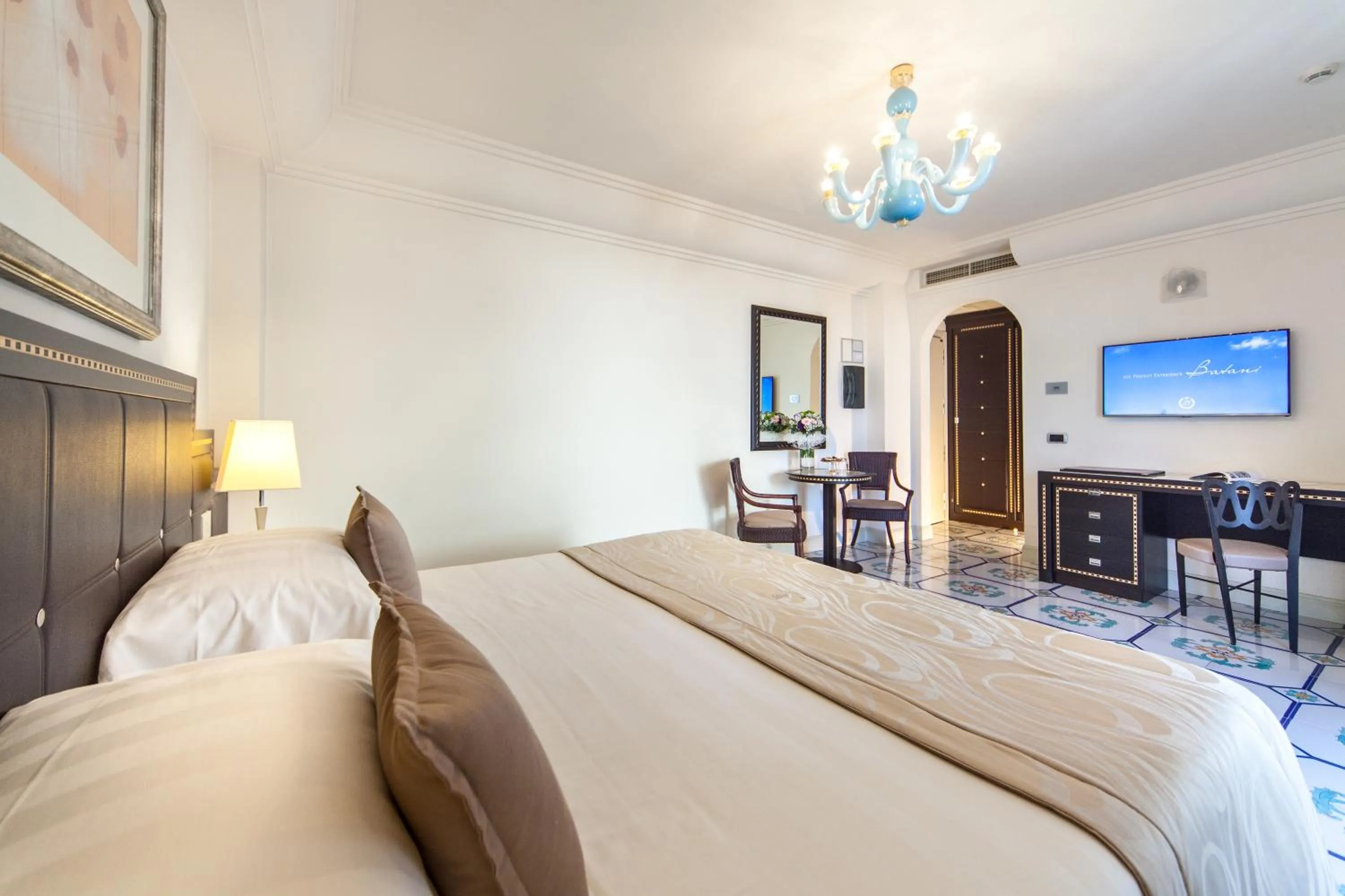 Photo of the whole room, Bed in Palace Hotel