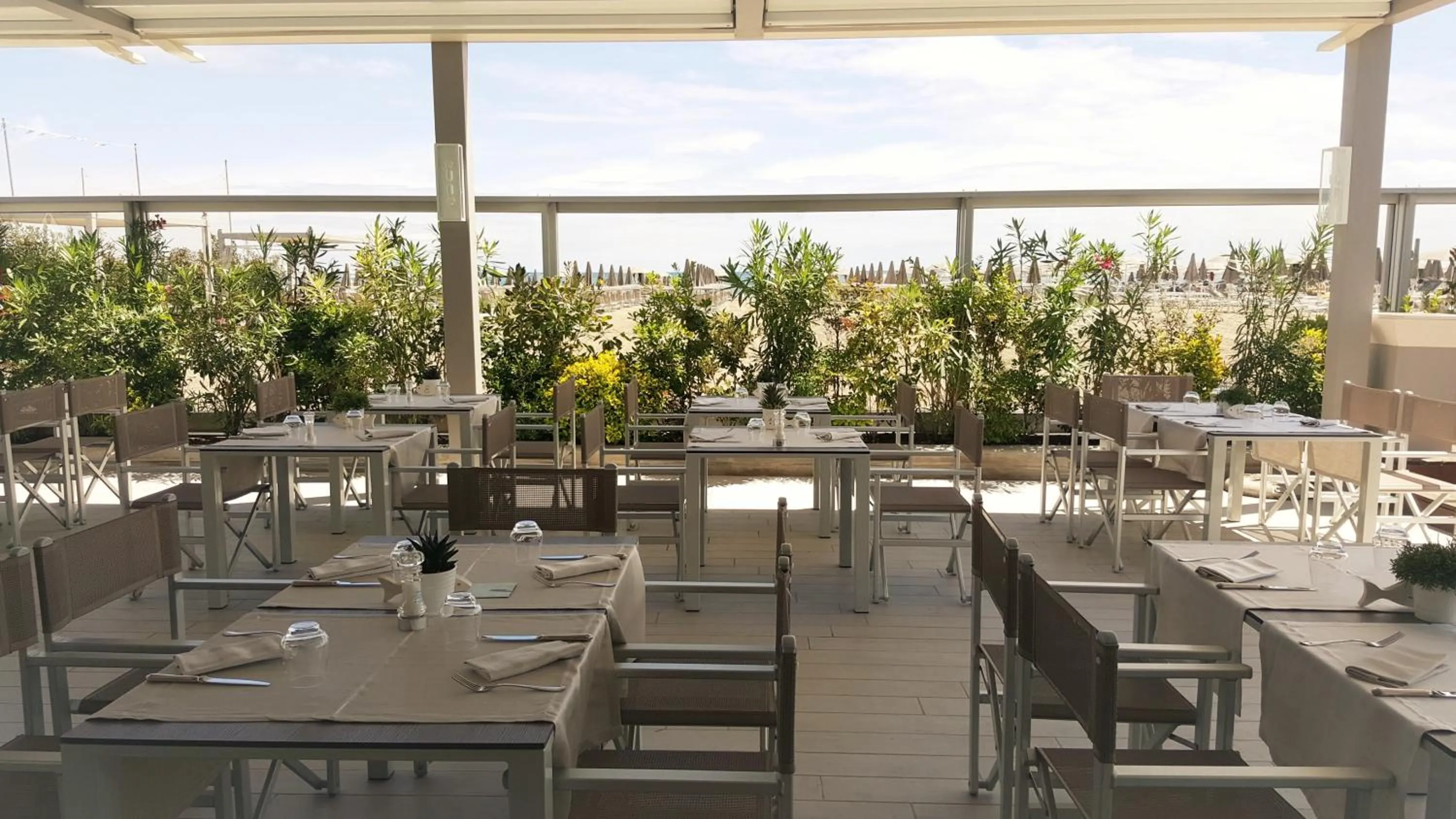 Restaurant/places to eat in Palace Hotel