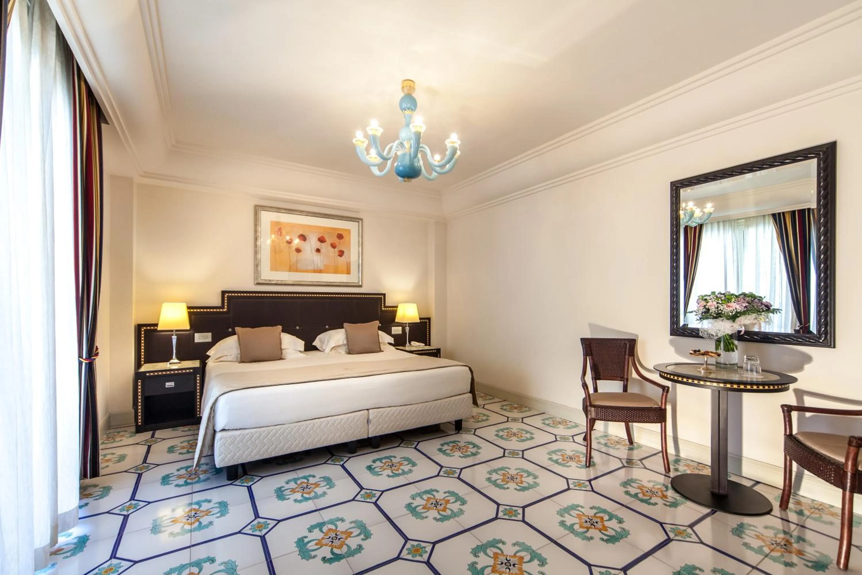 Photo of the whole room, Bed in Palace Hotel