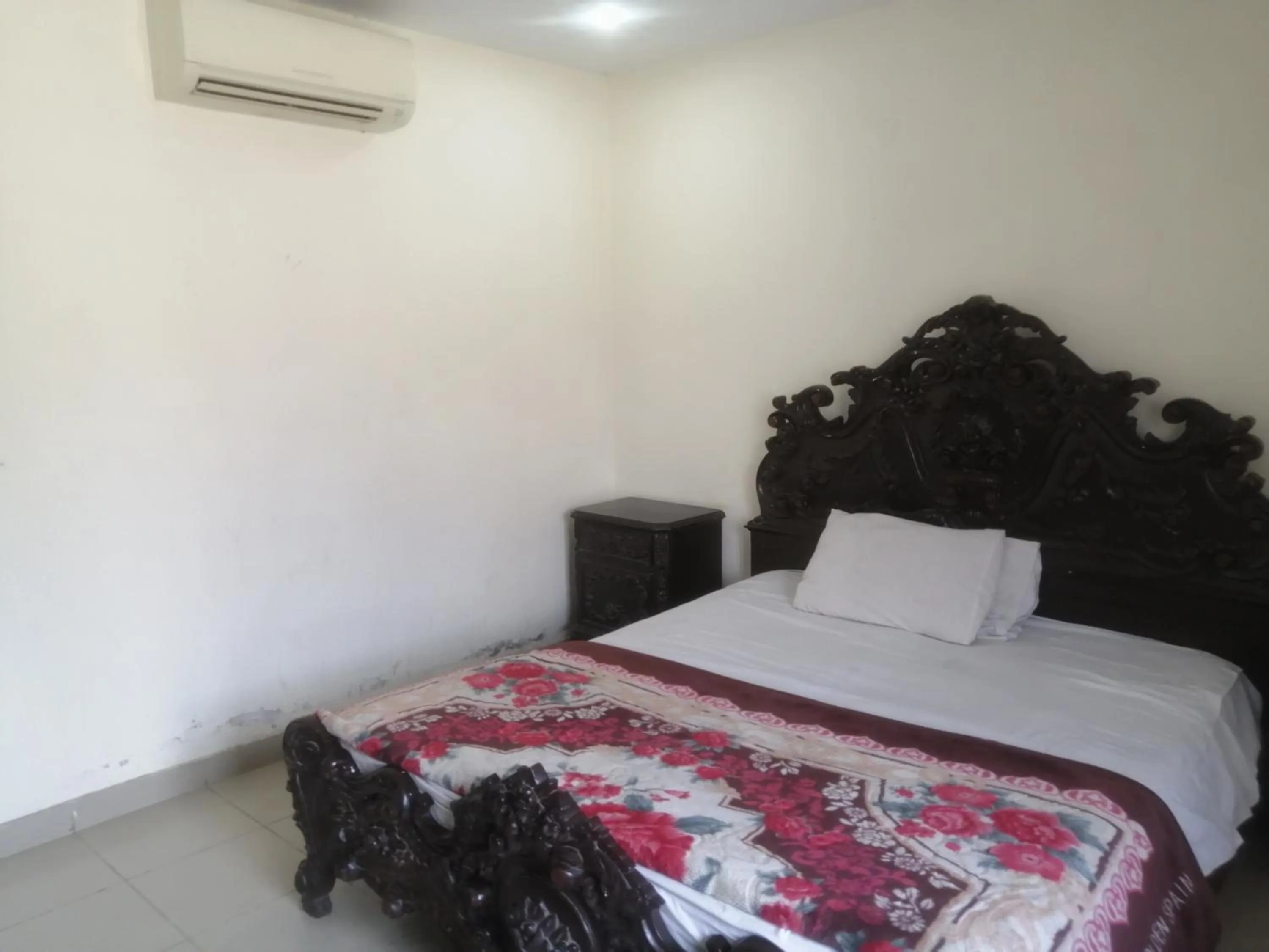 Bed in Fortville Hotel