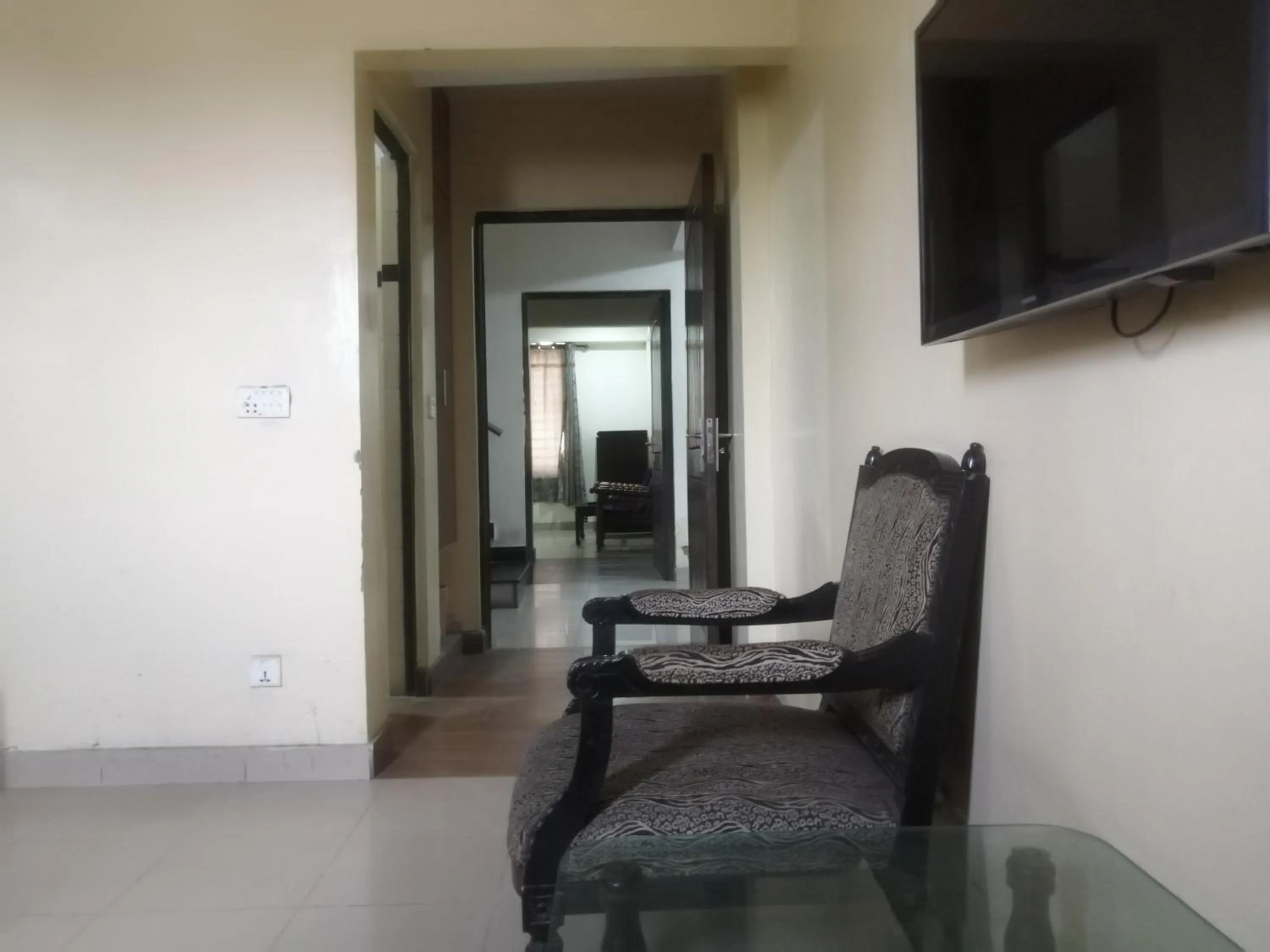 Seating area in Fortville Hotel