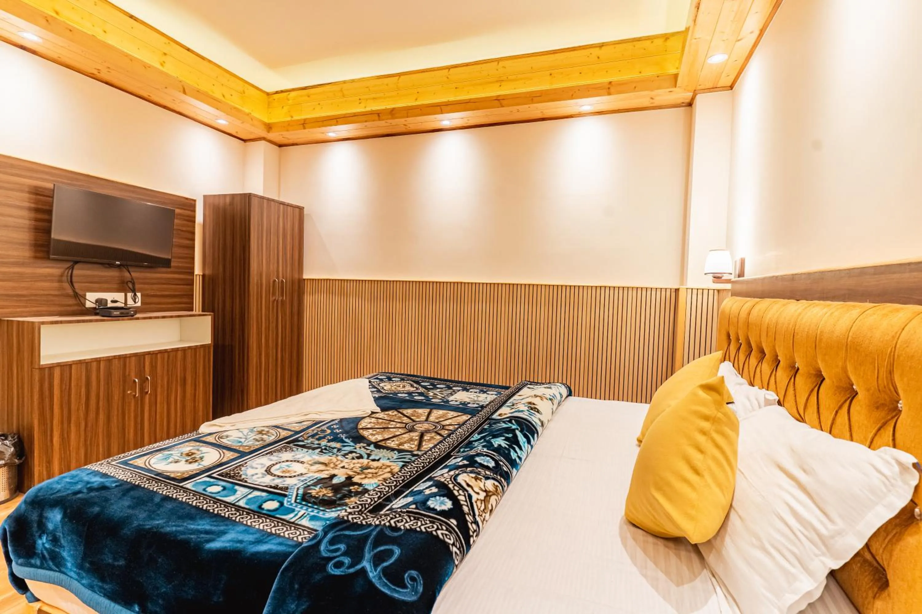 Bed in The Golden Retreat Hotel in Pelling