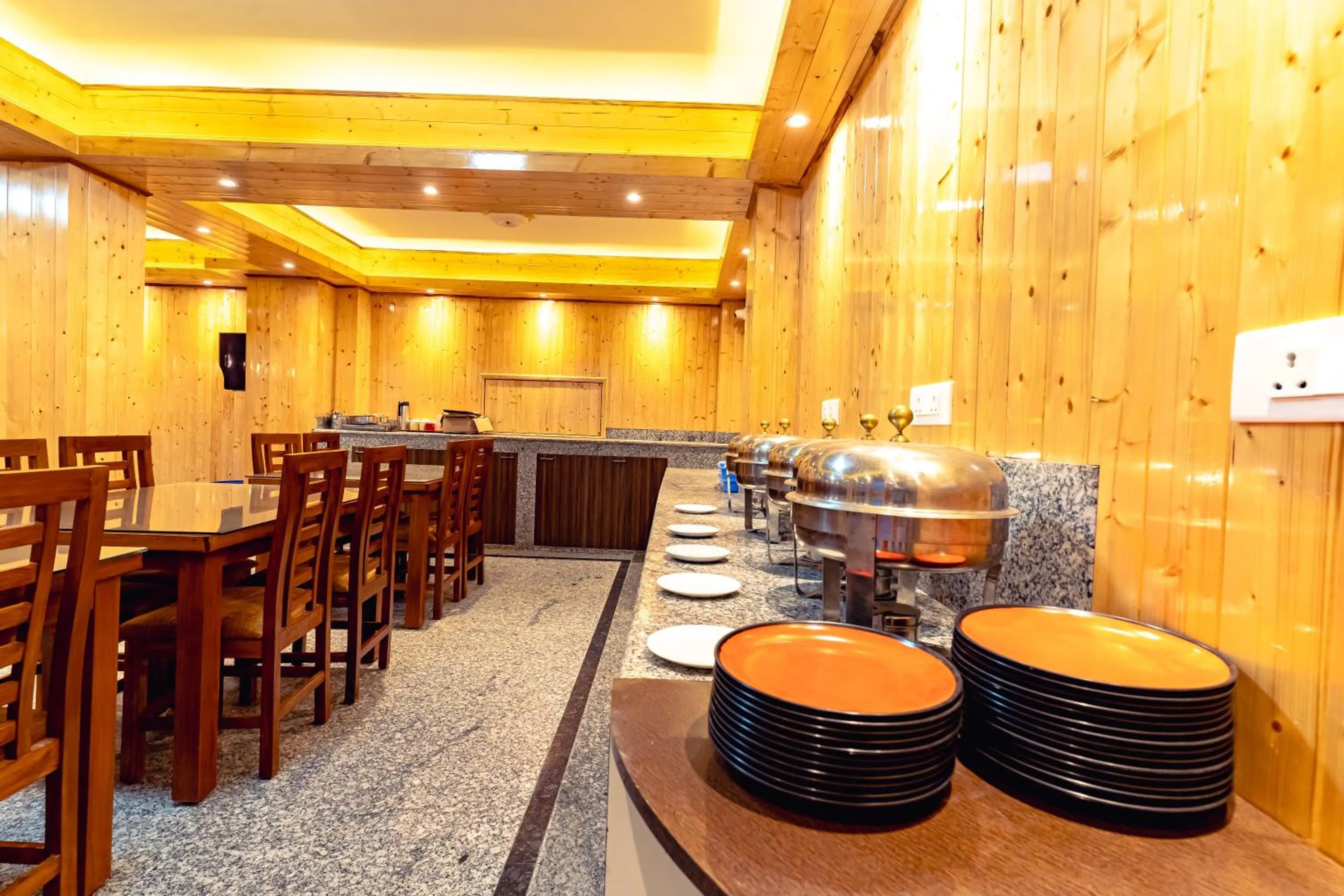 Restaurant/places to eat in The Golden Retreat Hotel in Pelling