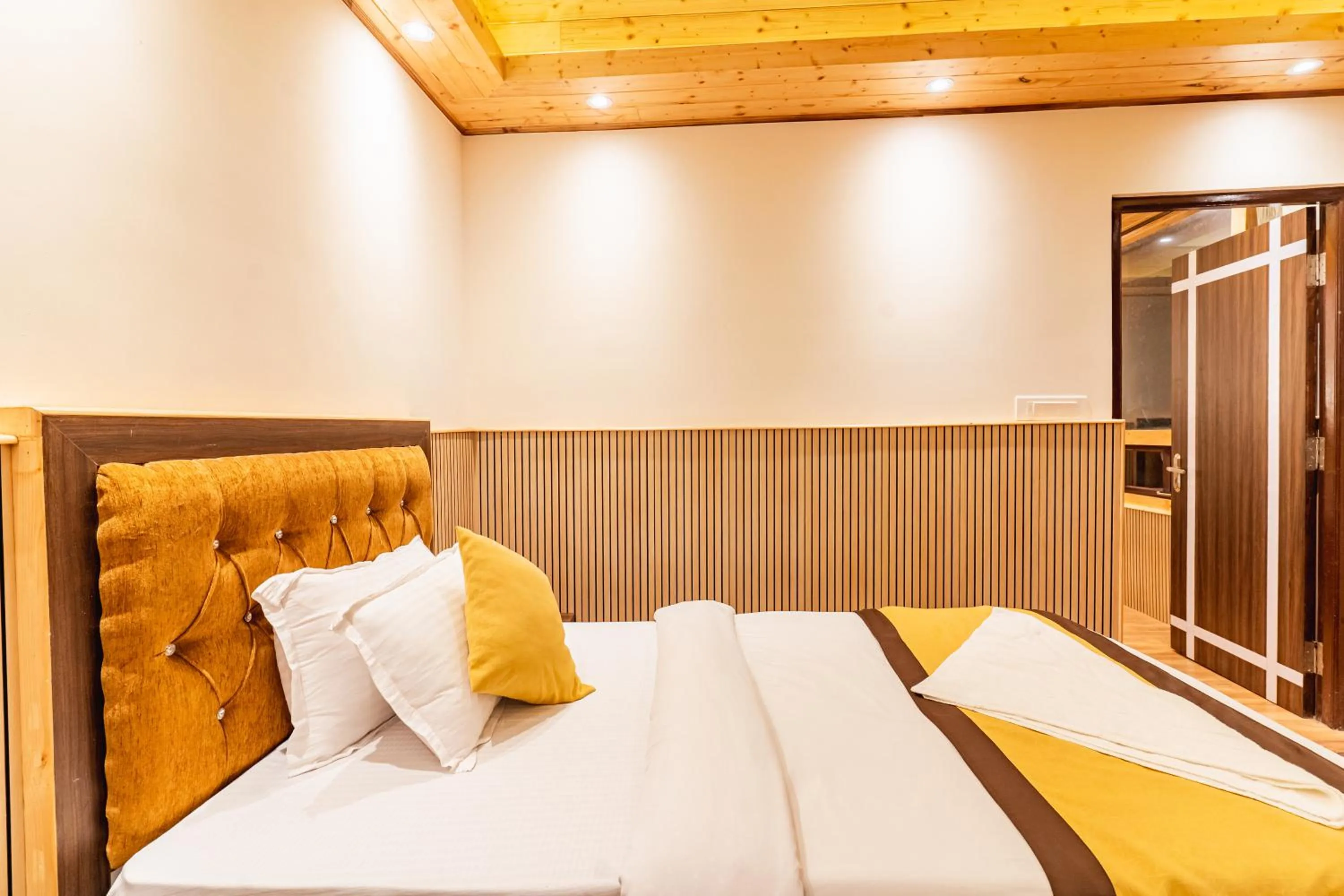 Bedroom, Bed in The Golden Retreat Hotel in Pelling