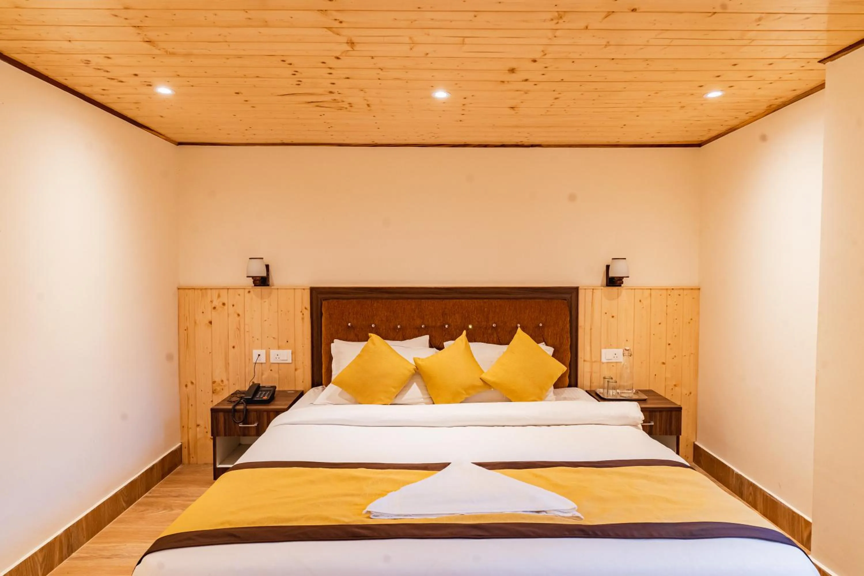 Bedroom, Bed in The Golden Retreat Hotel in Pelling