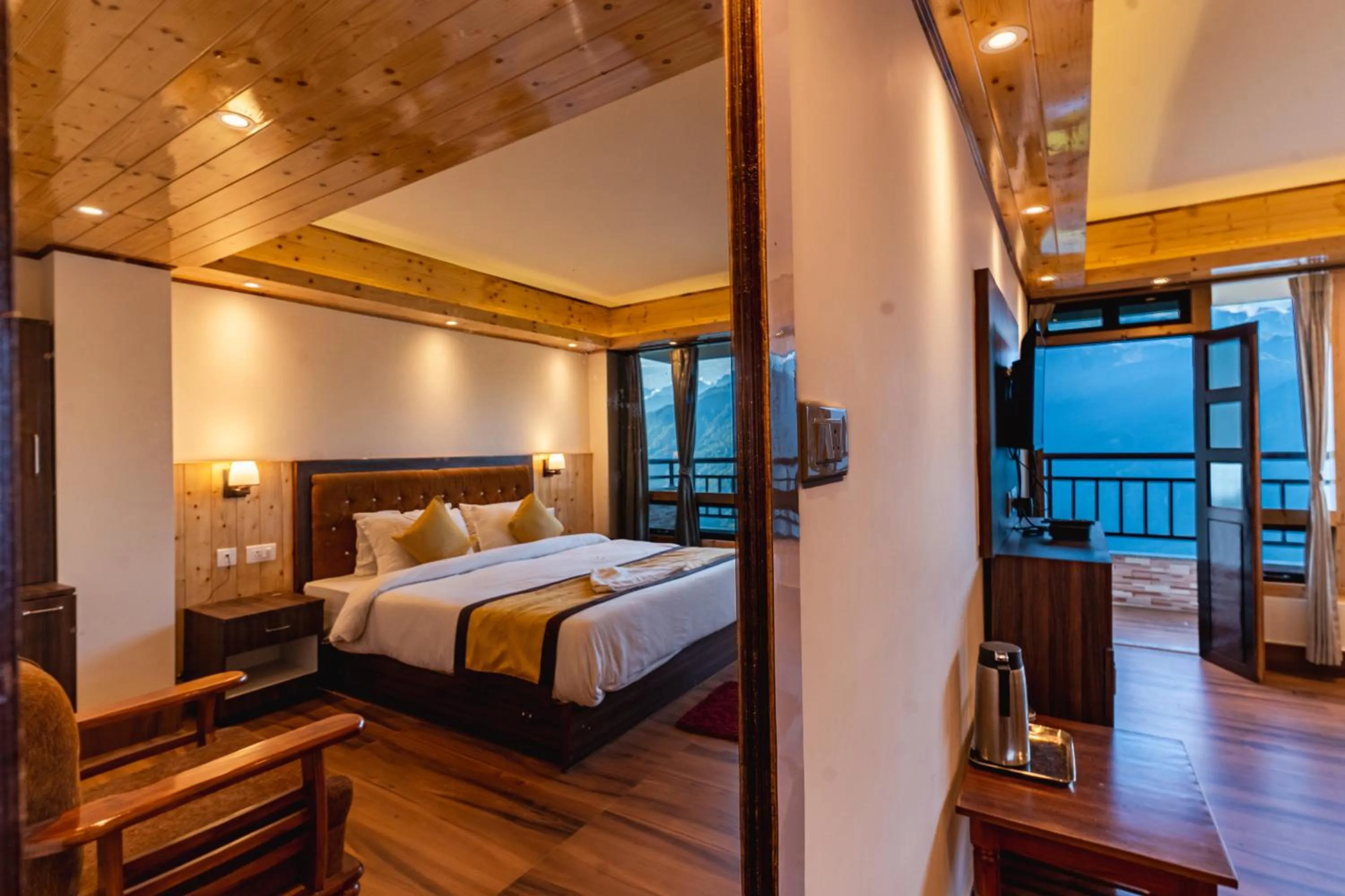 Bedroom, Bed in The Golden Retreat Hotel in Pelling