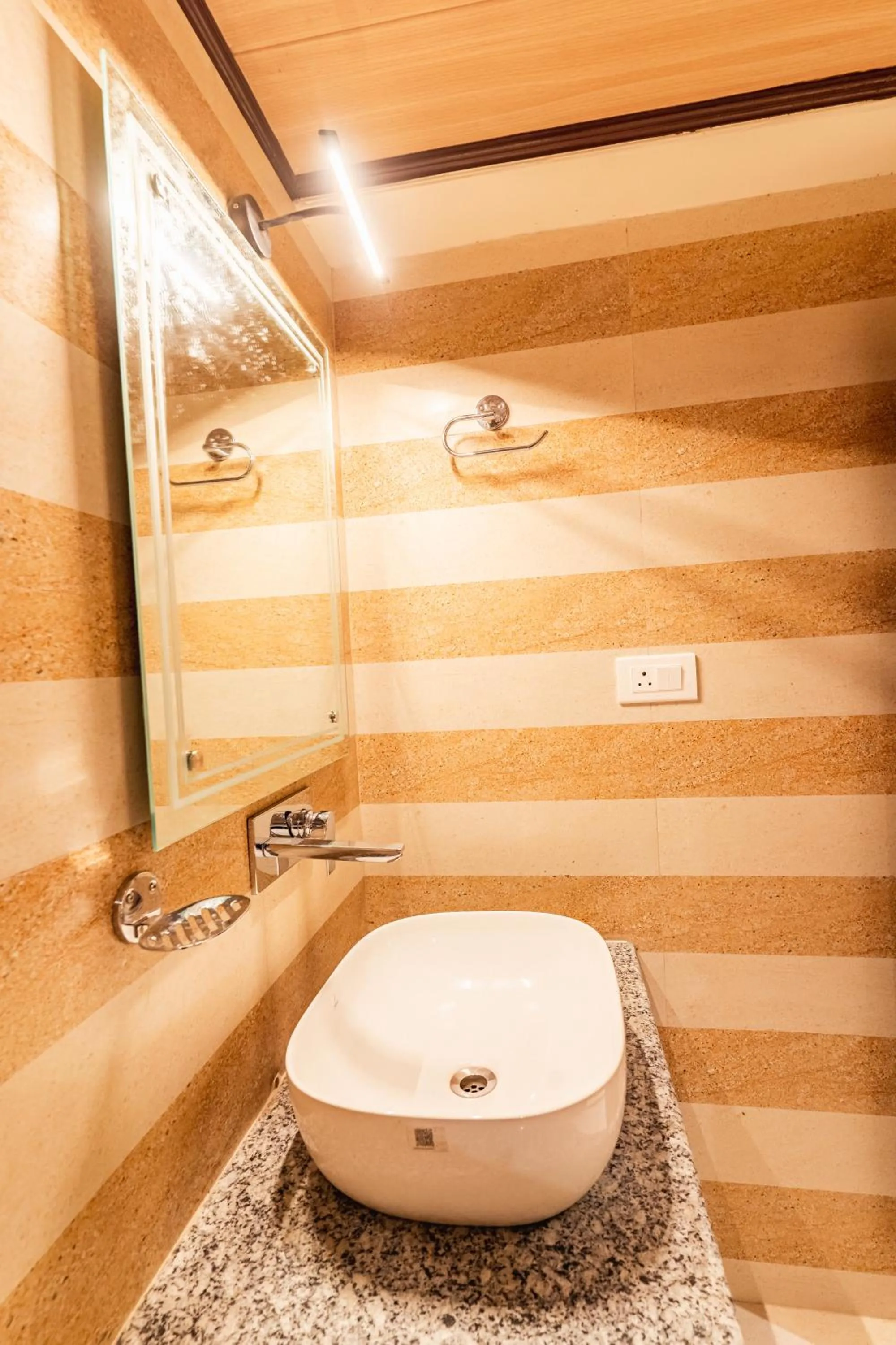 Toilet in The Golden Retreat Hotel in Pelling