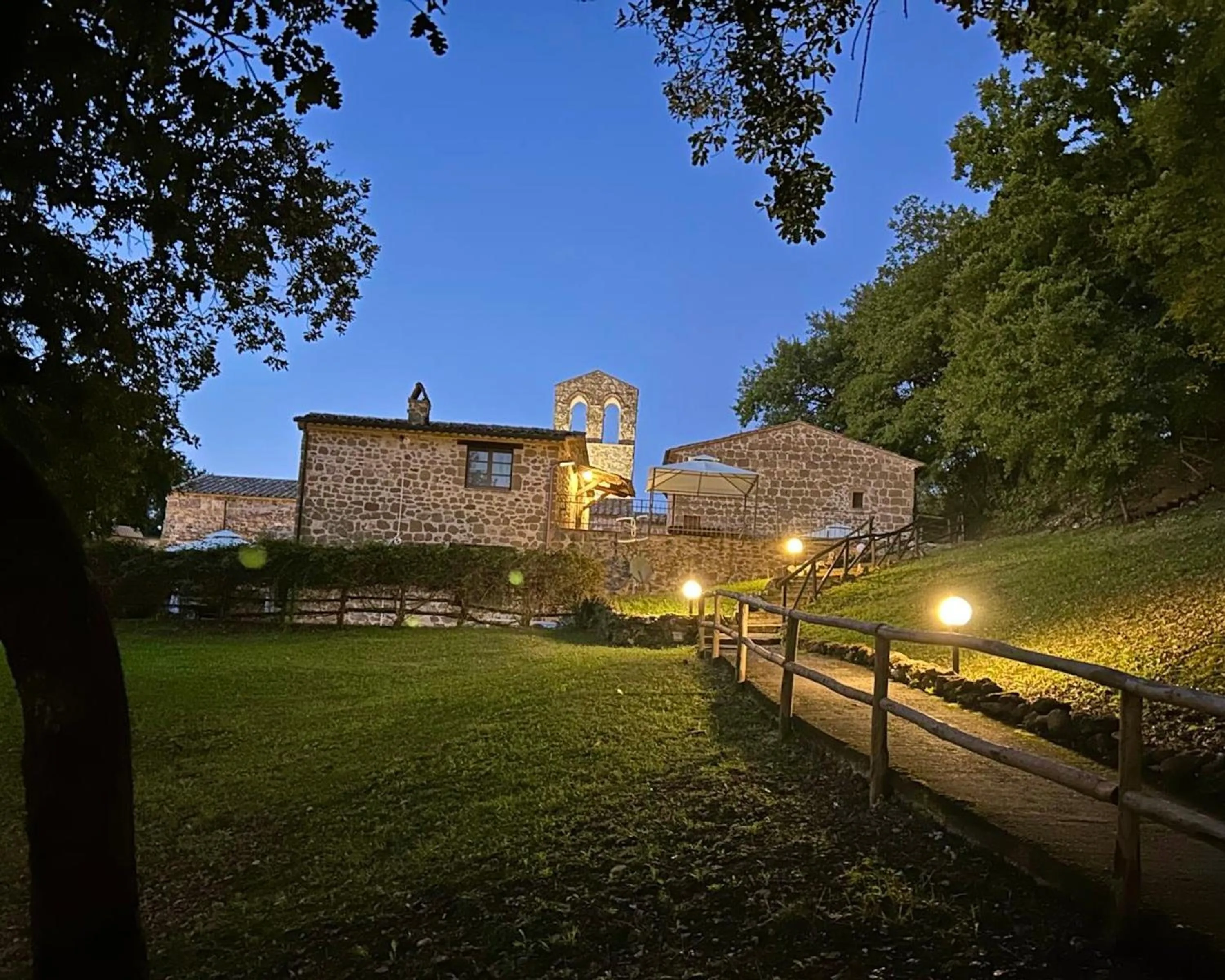 Garden in Residence with swimming-pool and thermal pools in Sorano