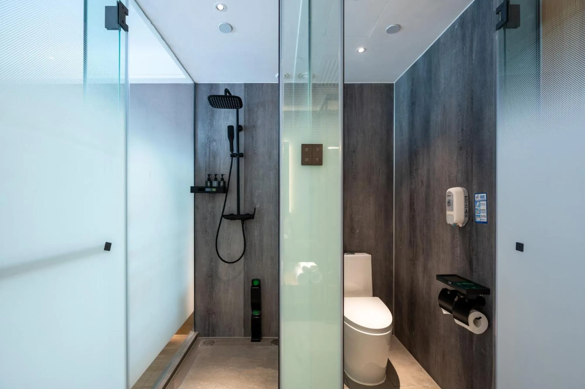 Shower in True Go Hotel Beijing Jianguomen Pediatric Institute