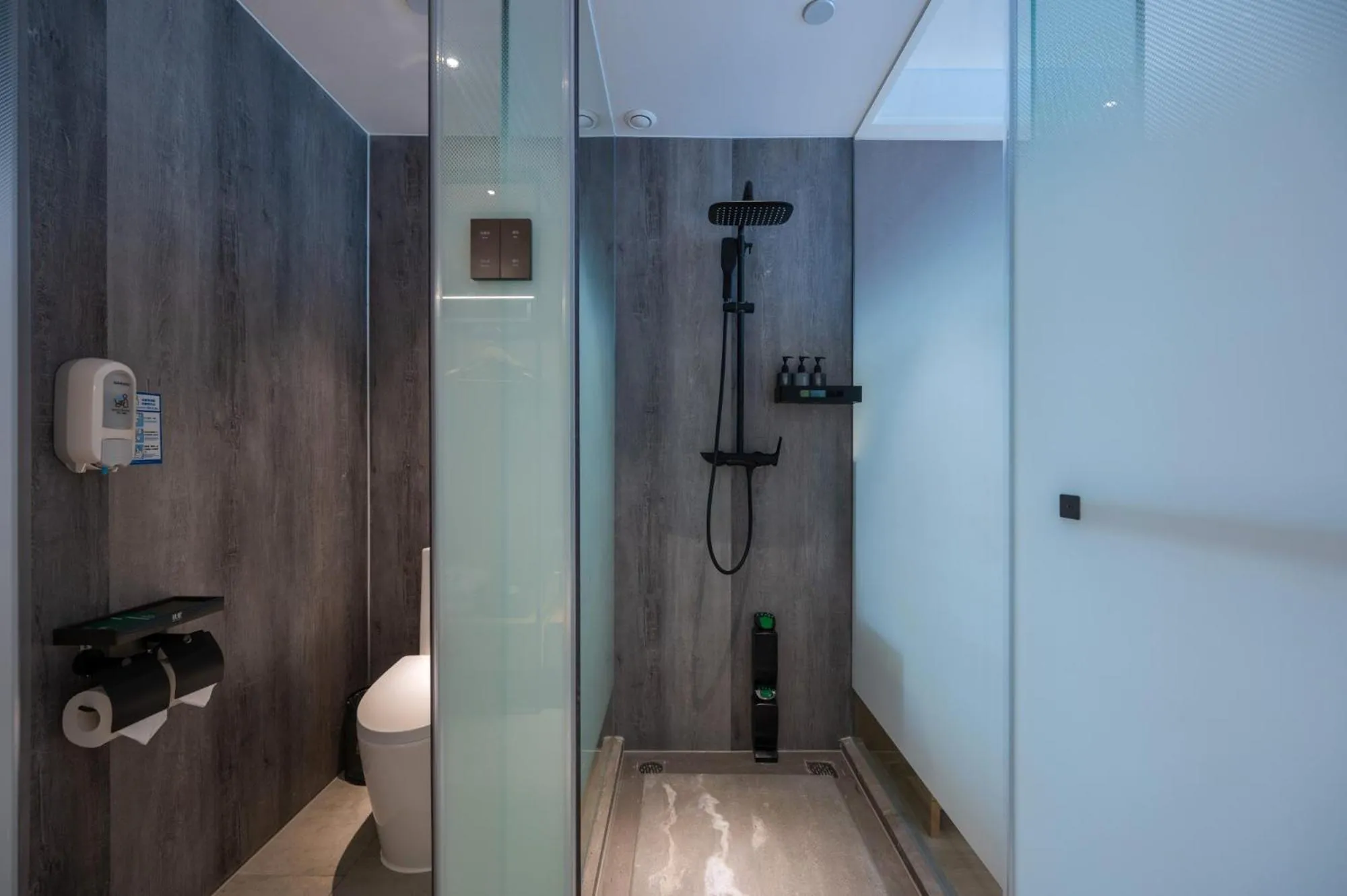 Shower in True Go Hotel Beijing Jianguomen Pediatric Institute