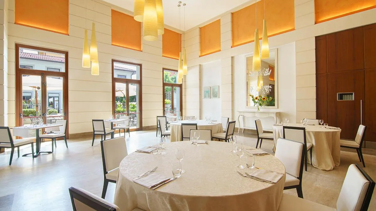 Restaurant/places to eat in Bes Hotel Villa Zoia